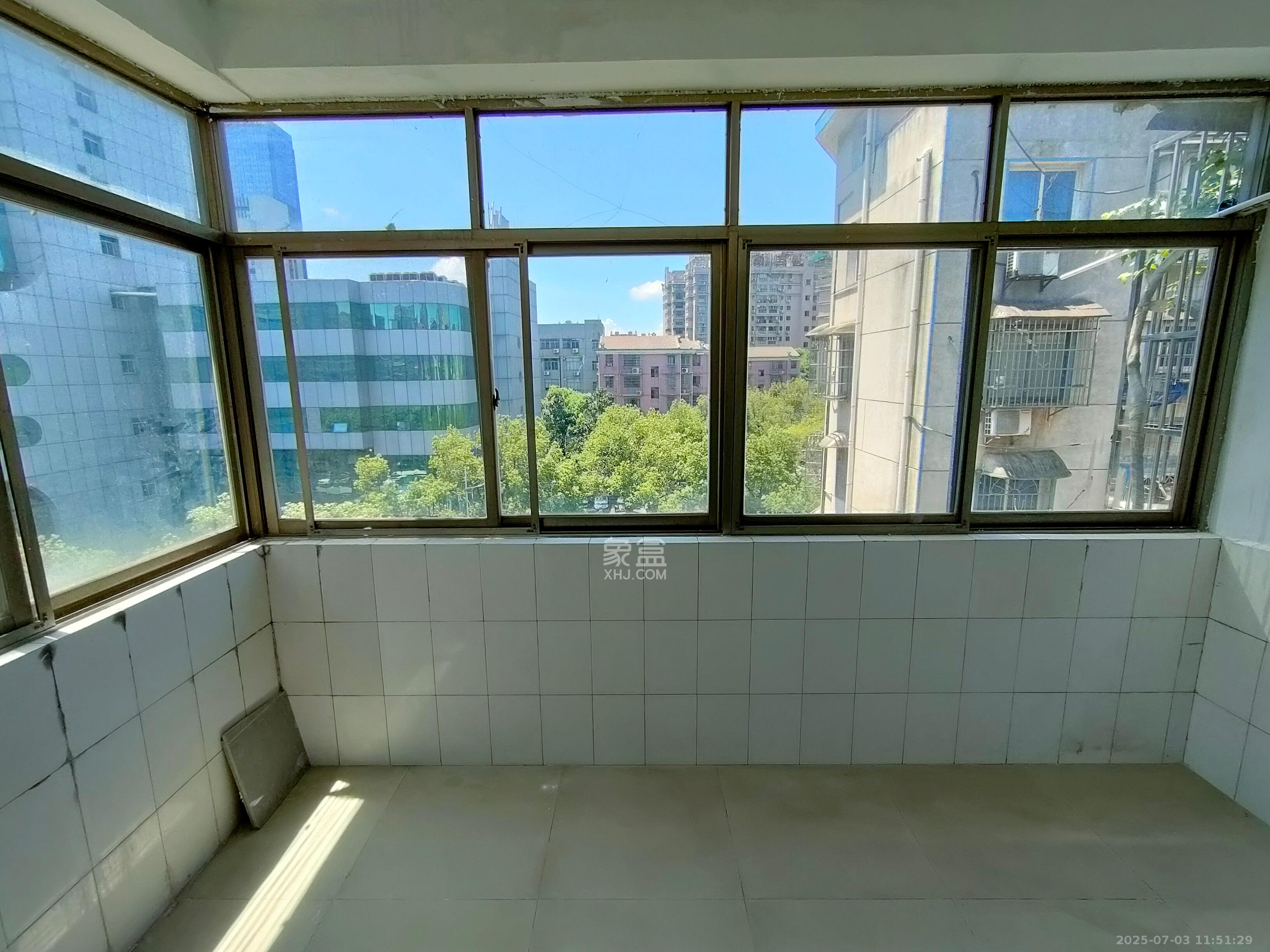 涂家冲社区（涂新小区、农商银行宿舍）  3室2厅1卫    2200.0元/月室内图