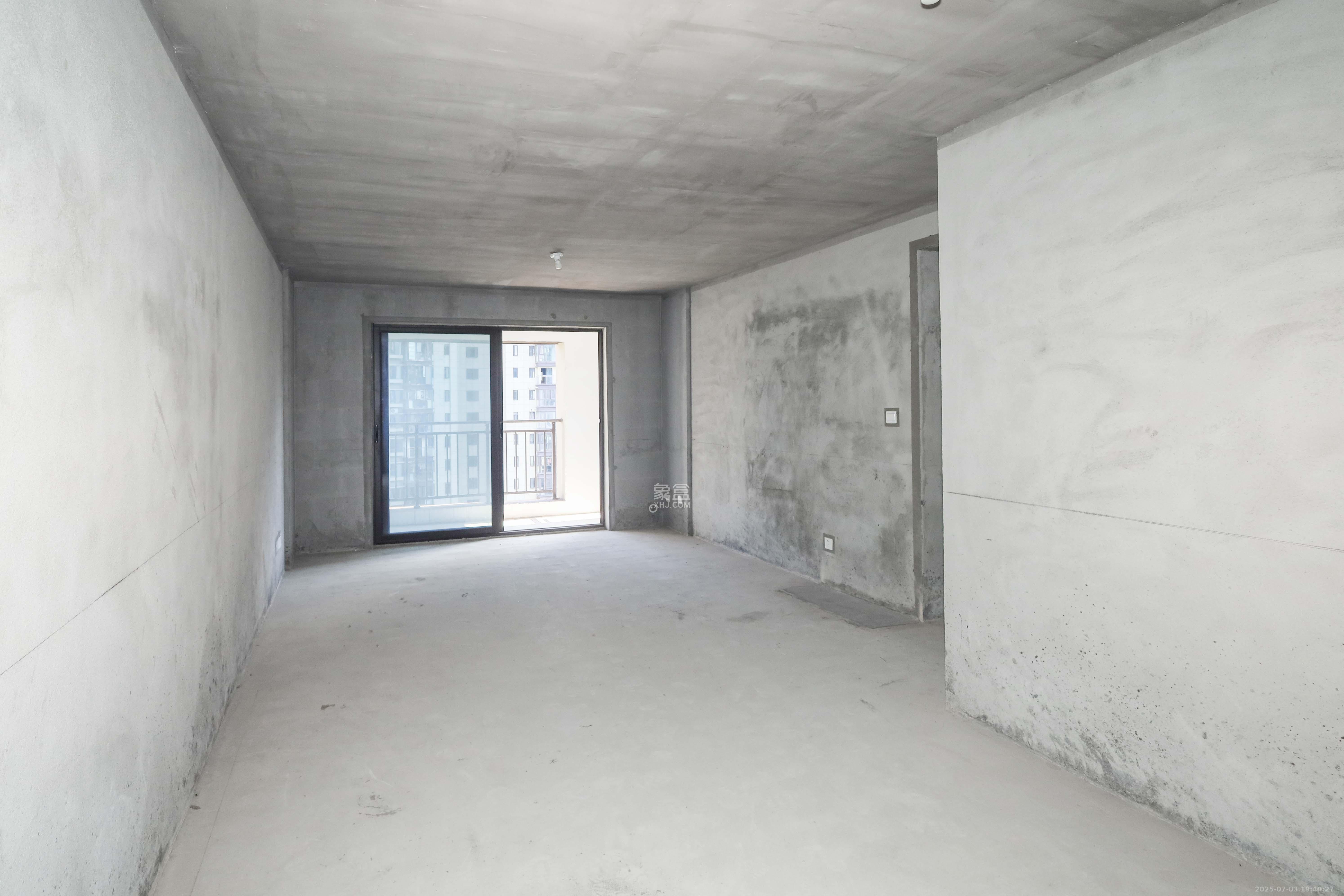 中国铁建梅溪青秀三期  4室2厅2卫   173.00万客厅