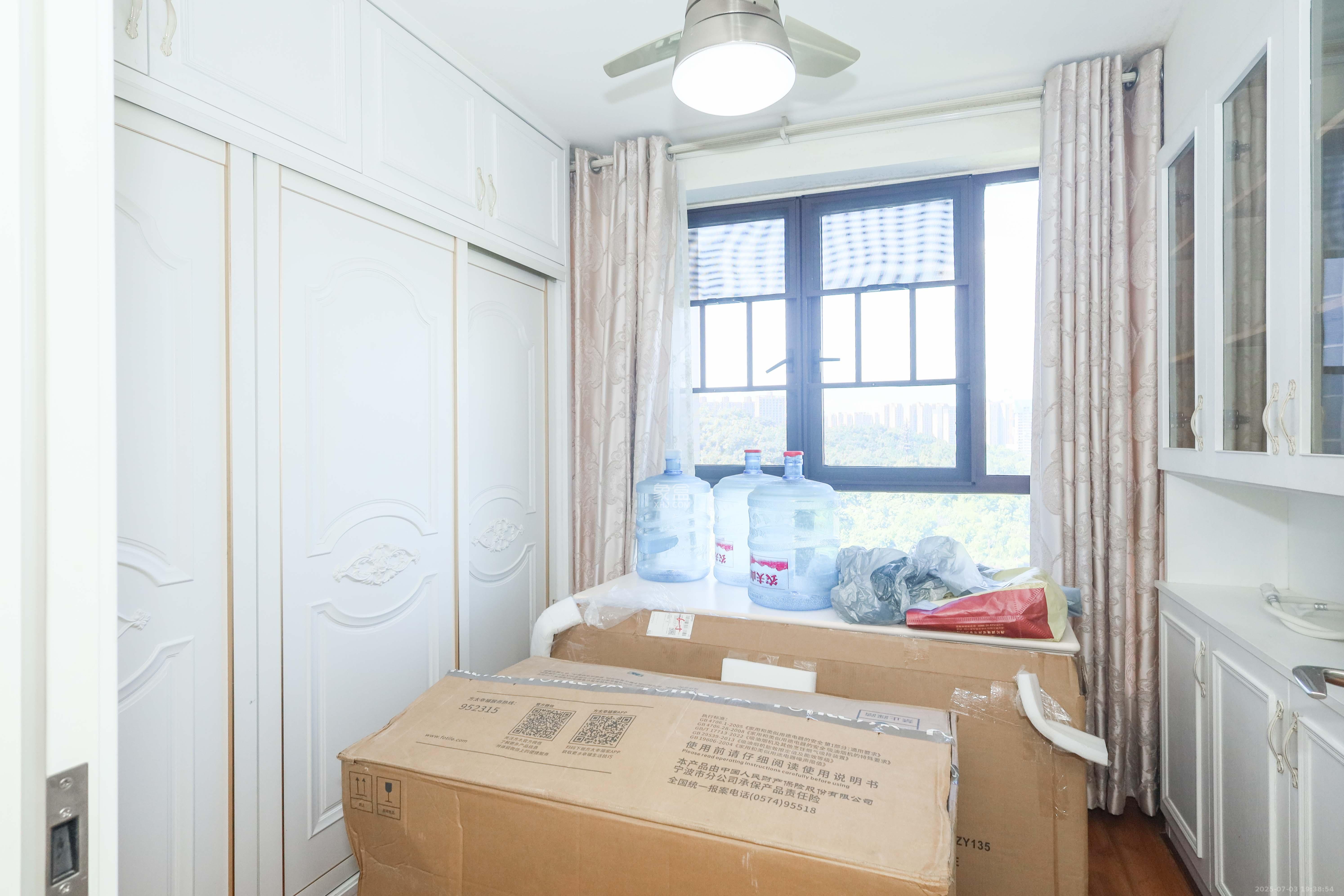 和泓梅溪四季  4室2厅2卫    180.0万 和泓梅溪四季  4室2厅2卫    180.0万卧室