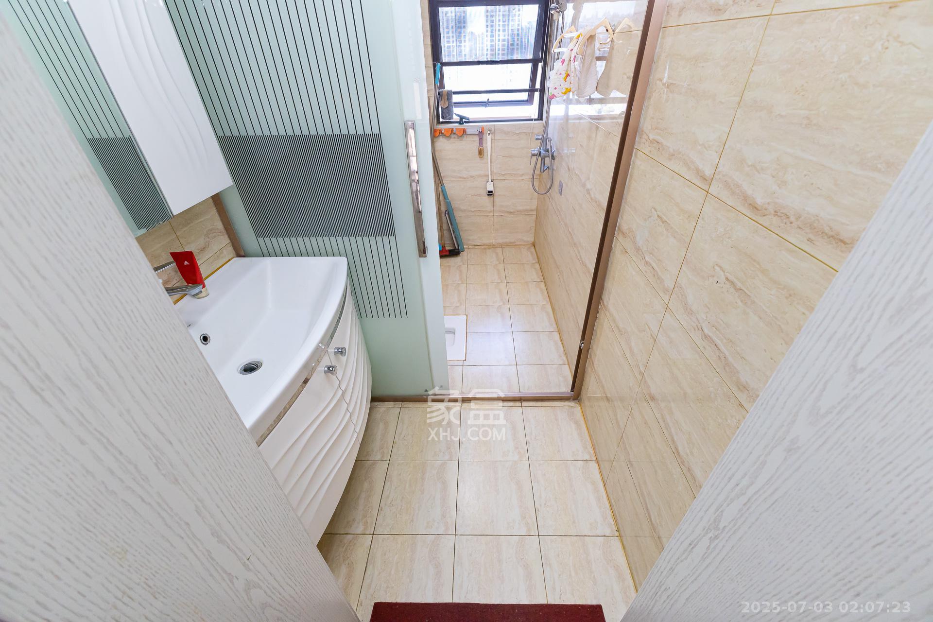 润和又一城 4室2厅2卫 125.0万 润和又一城 4室2厅2卫 125.0万卫生间