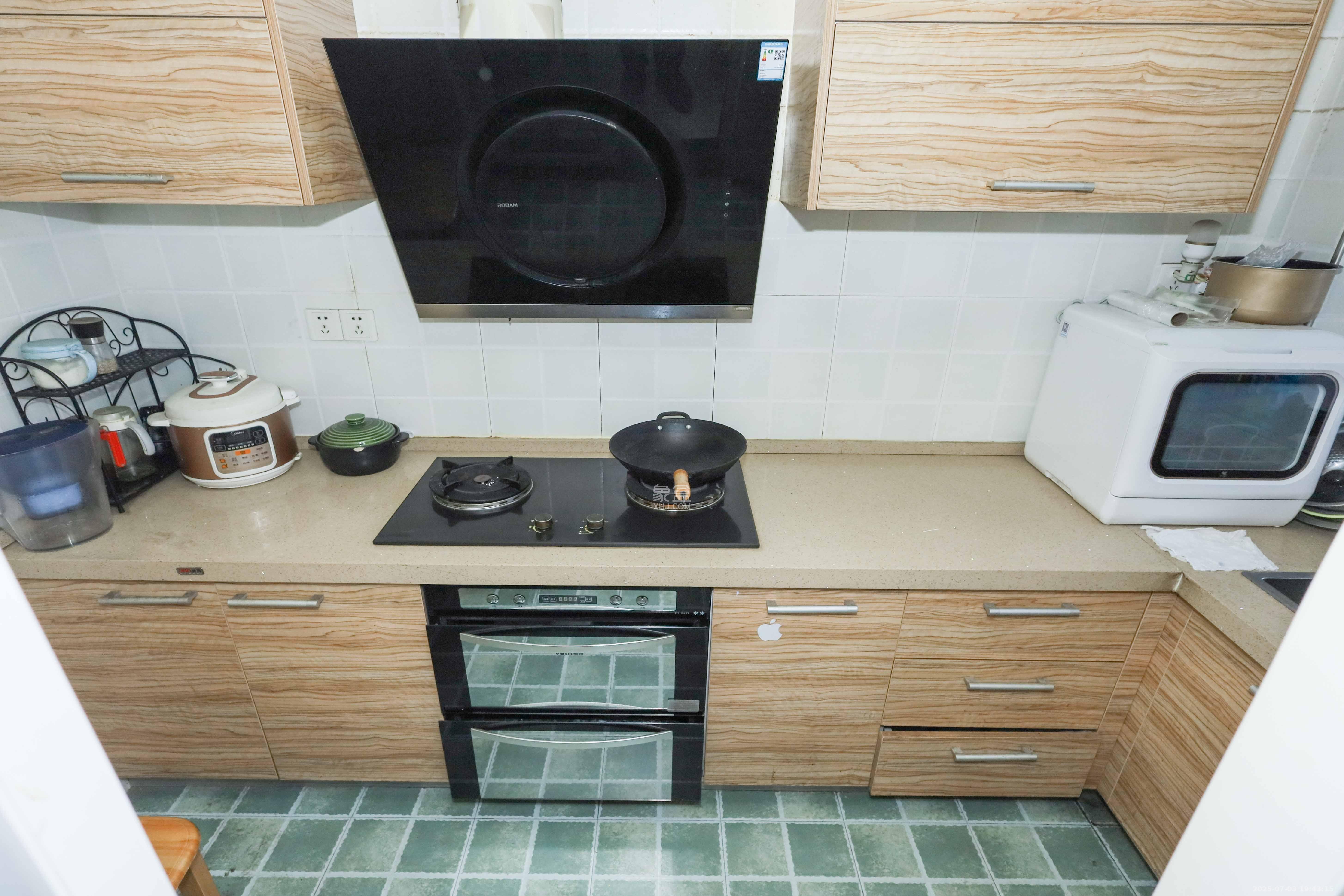 保利麓谷林语D区  3室2厅1卫    89.0万 保利麓谷林语D区  3室2厅1卫    89.0万厨房