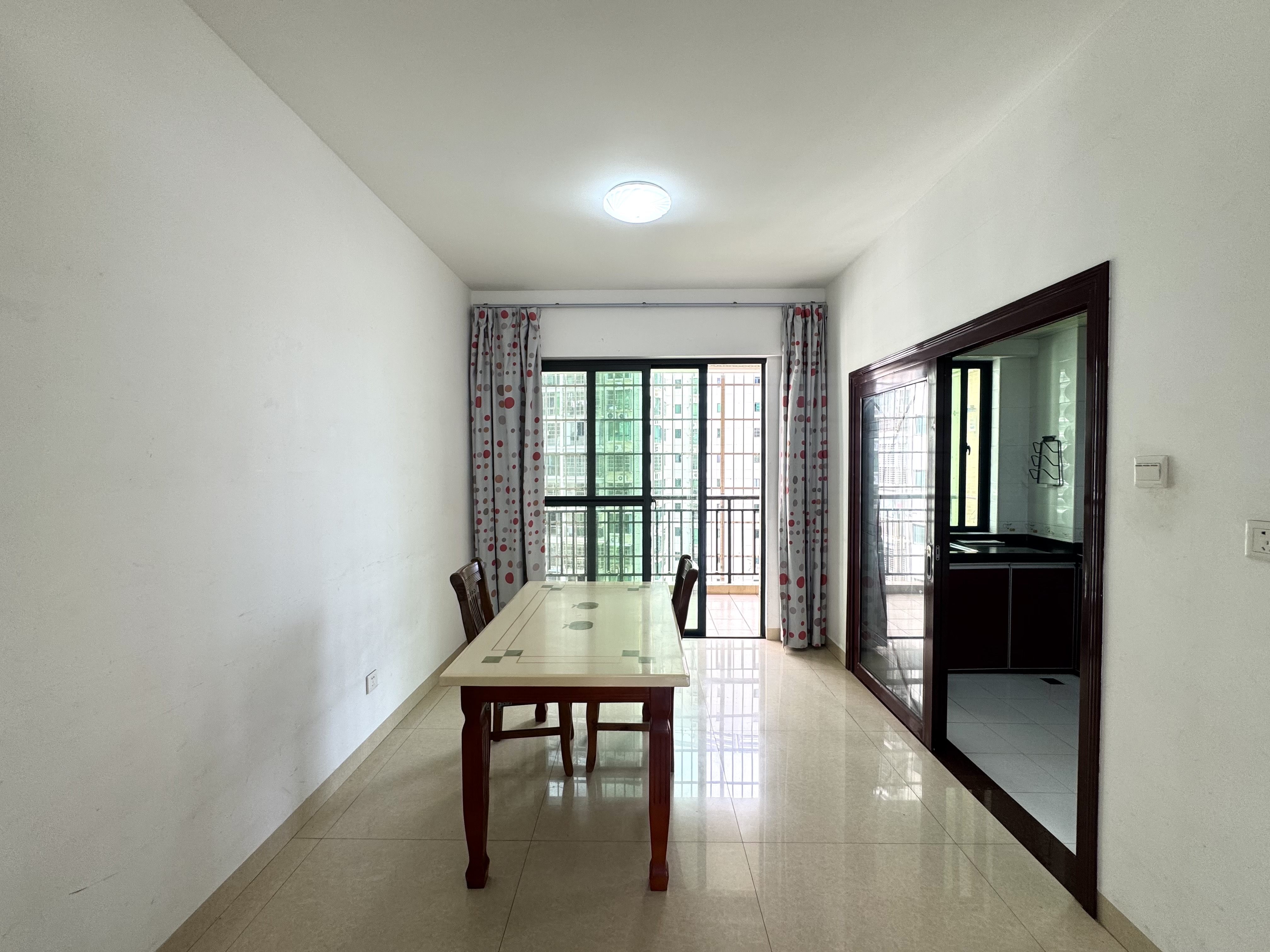 碧湖家园  3室2厅2卫    2700.0元/月 碧湖家园  3室2厅2卫    2700.0元/月室内图