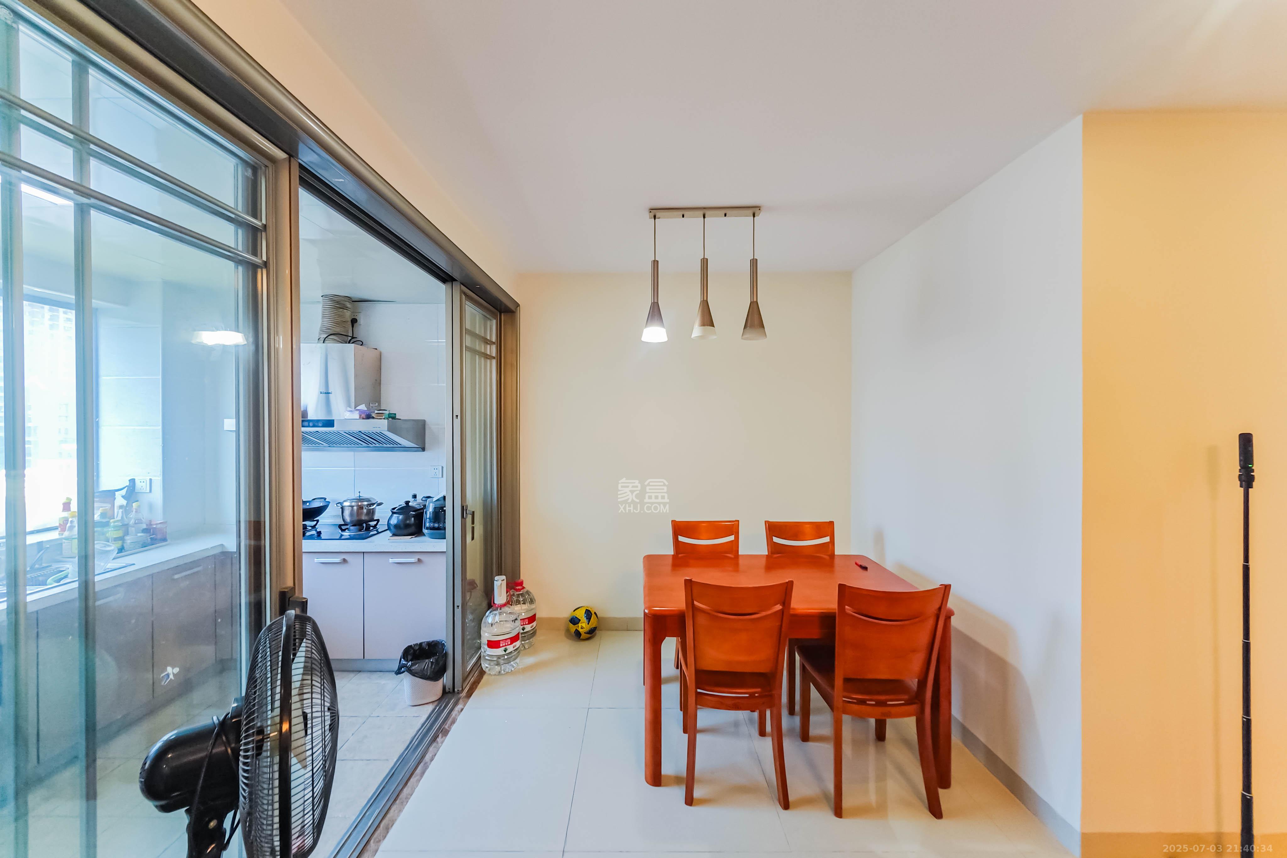 中城丽景香山园 3室2厅2卫 128.80万 中城丽景香山园 3室2厅2卫 128.80万客厅