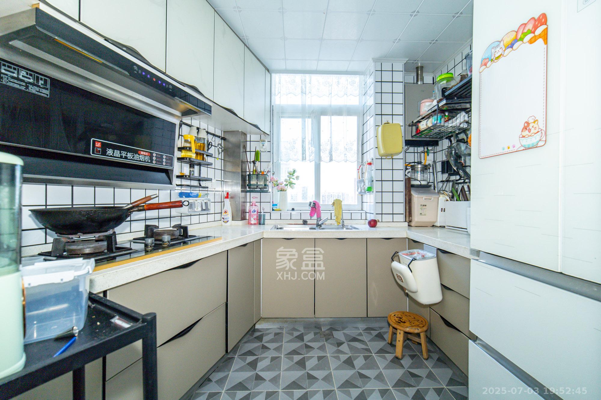 筑梦园 4室2厅2卫 120.0万 筑梦园 4室2厅2卫 120.0万厨房