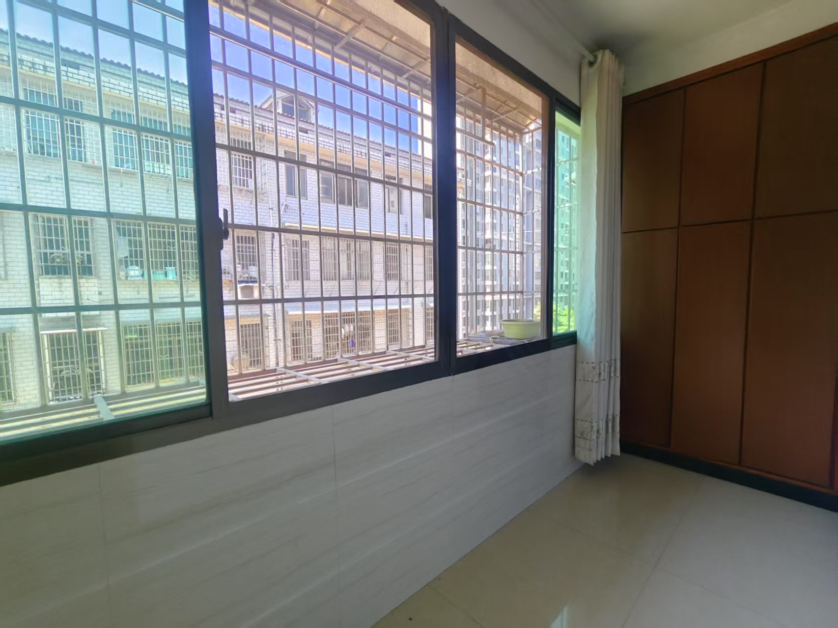 明月小区 3室2厅2卫 1180.0元/月 明月小区 3室2厅2卫 1180.0元/月室内图