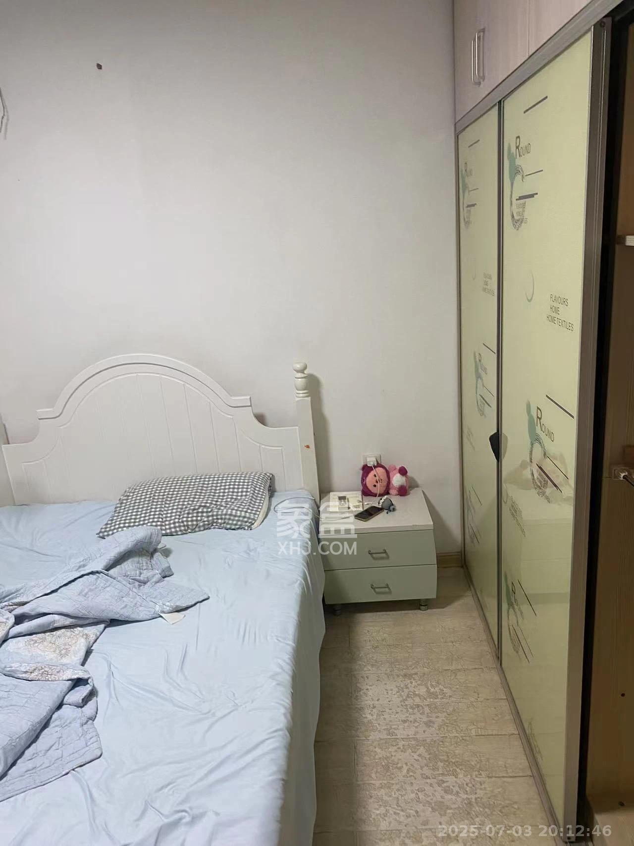 东方新城  2室1厅1卫   2200.00元/月室内图