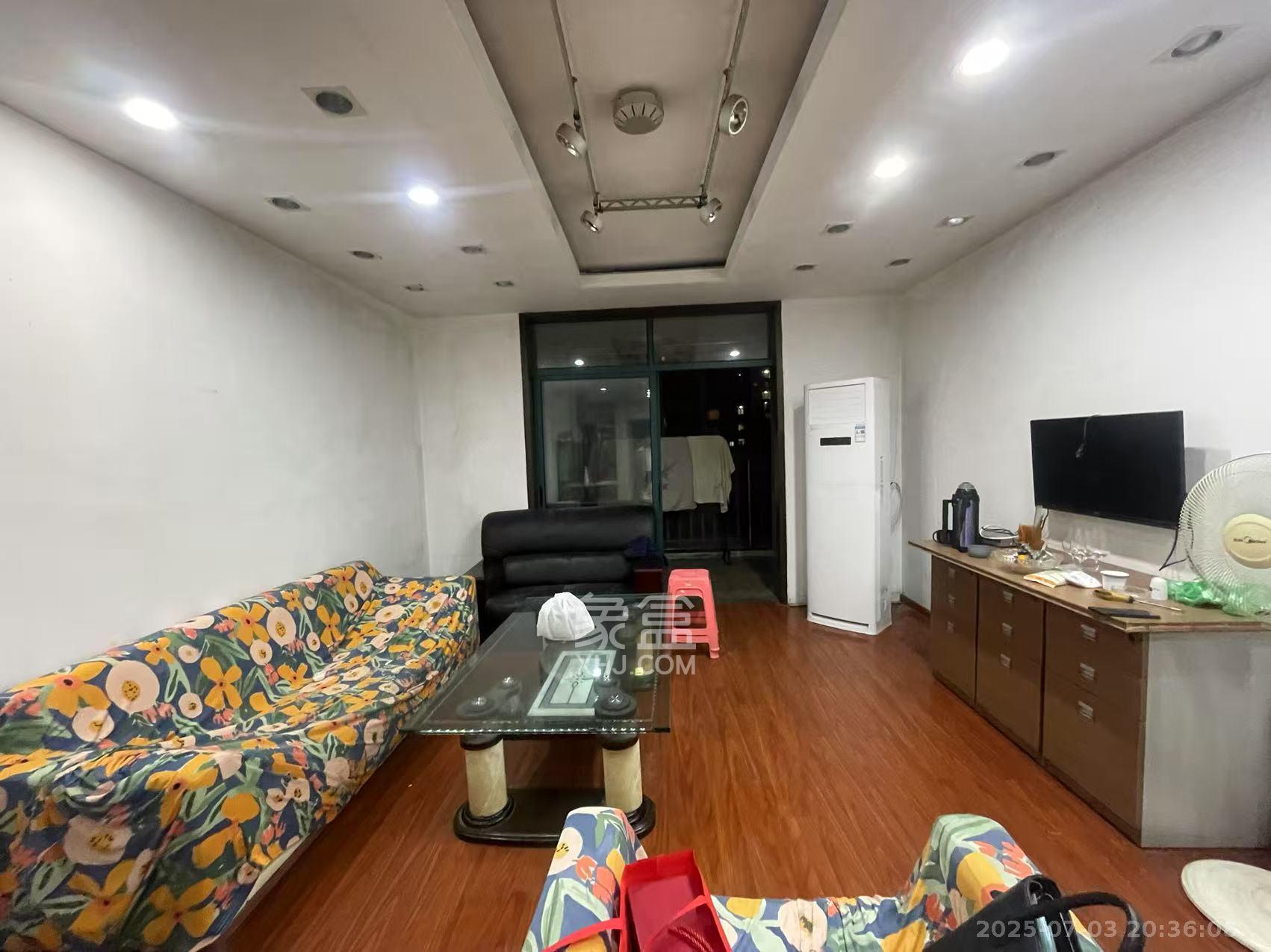 中江国际花城  3室2厅2卫    3000.0元/月室内图1