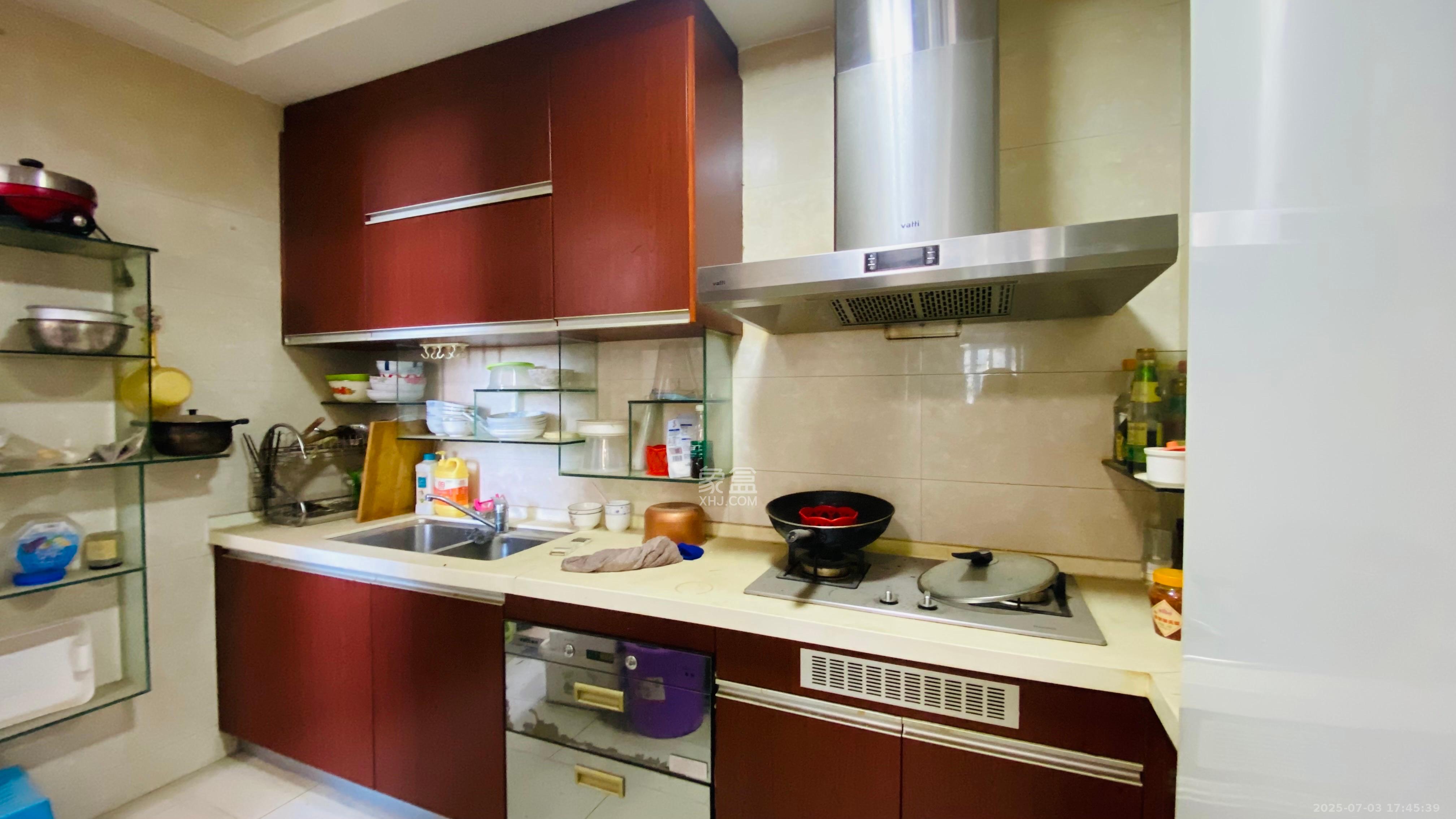 中海国际二期  3室2厅1卫    2200.0元/月 中海国际二期  3室2厅1卫    2200.0元/月室内图