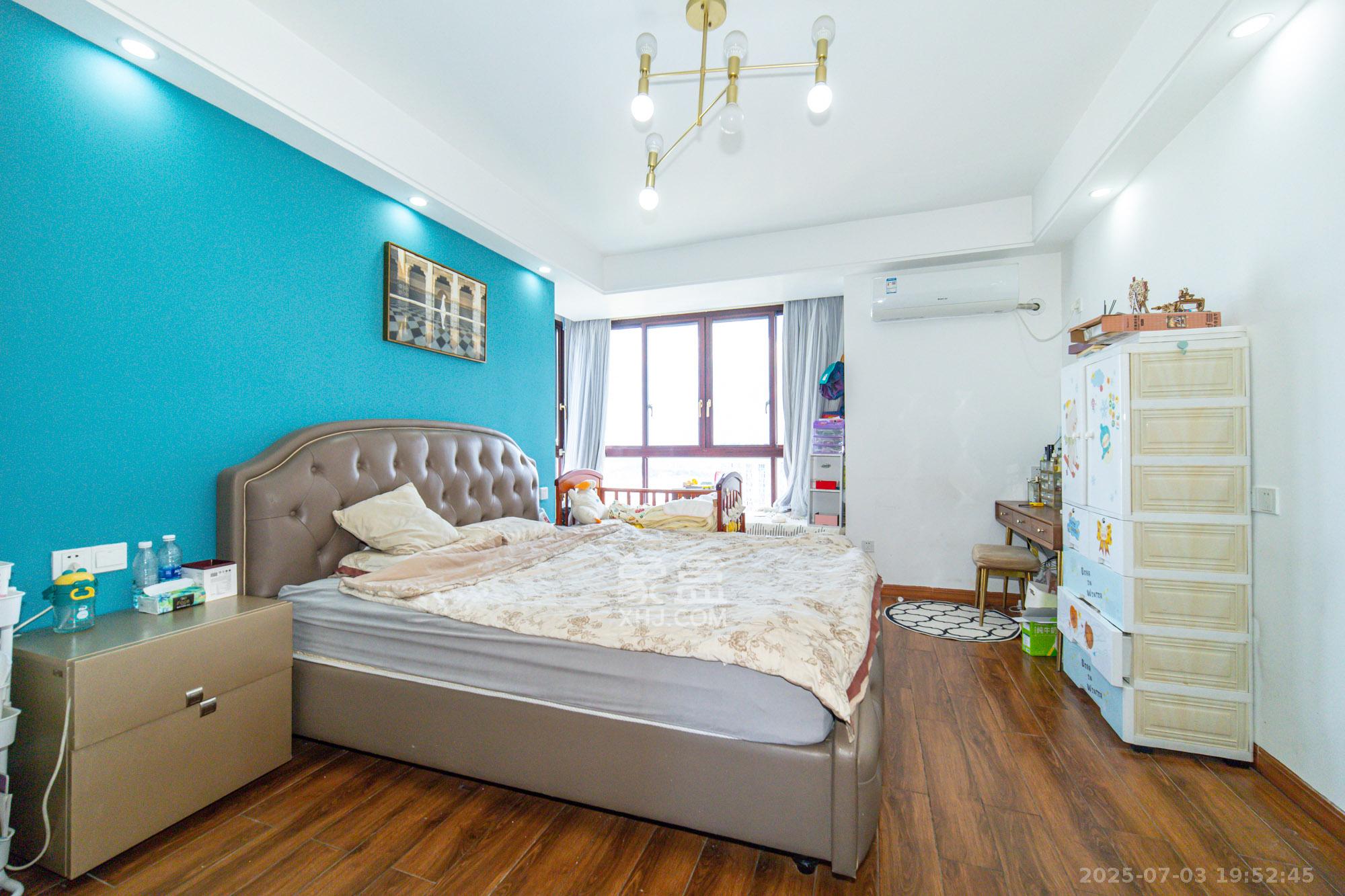 筑梦园 4室2厅2卫 120.0万 筑梦园 4室2厅2卫 120.0万卧室