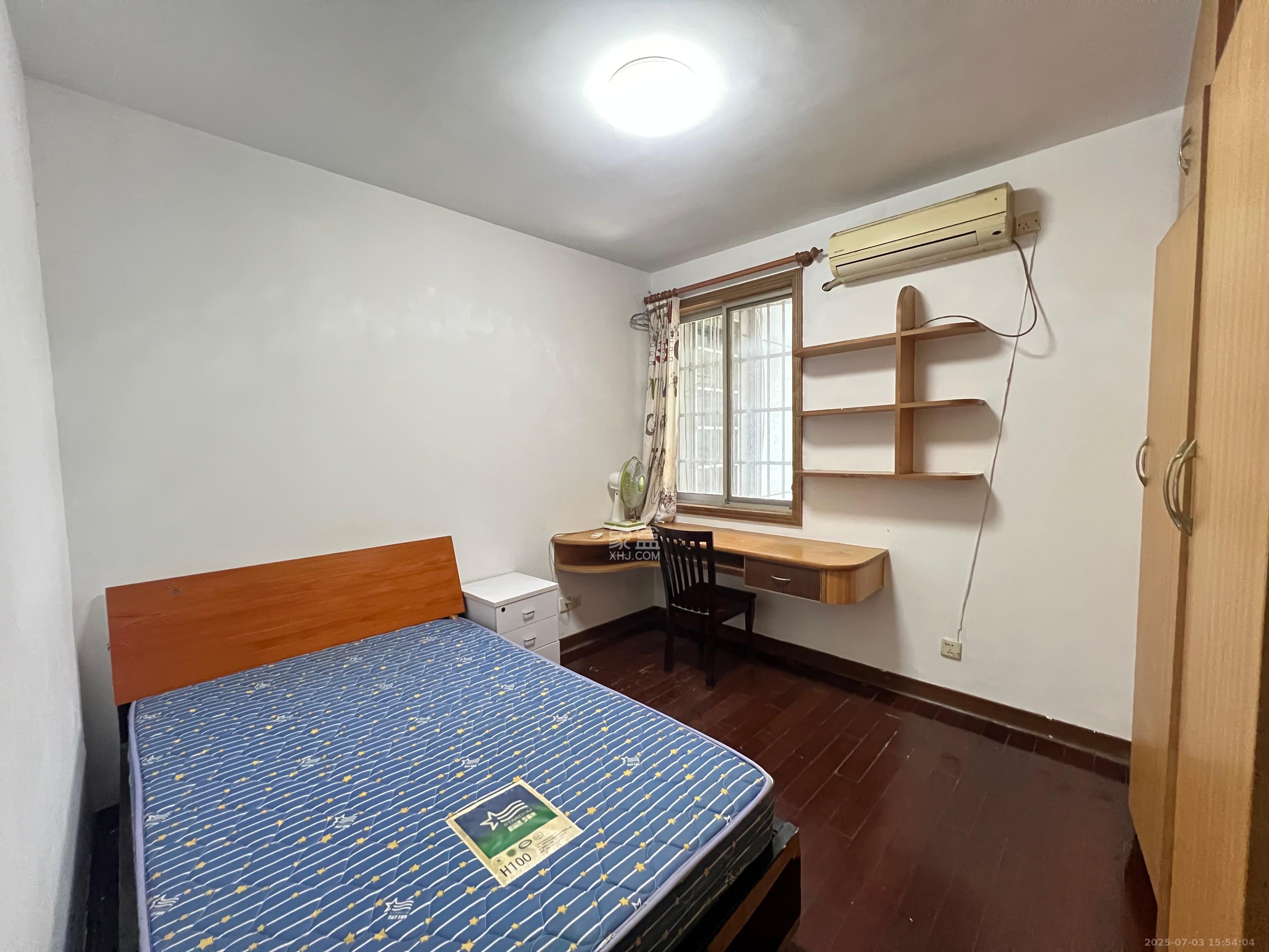 咸嘉新村嘉兴苑  1室2厅1卫   2300.00元/月室内图