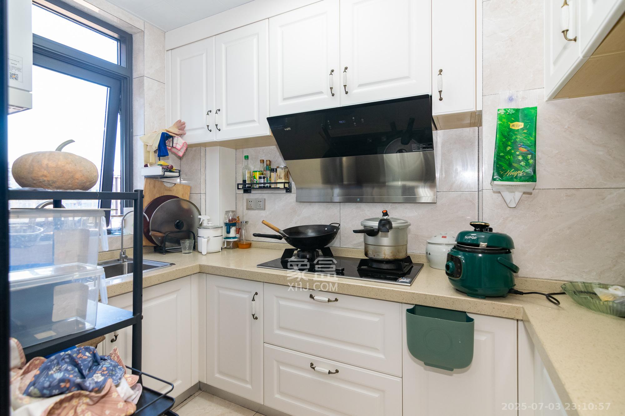 朗诗麓岛 4室2厅2卫 90.0万 朗诗麓岛 4室2厅2卫 90.0万厨房