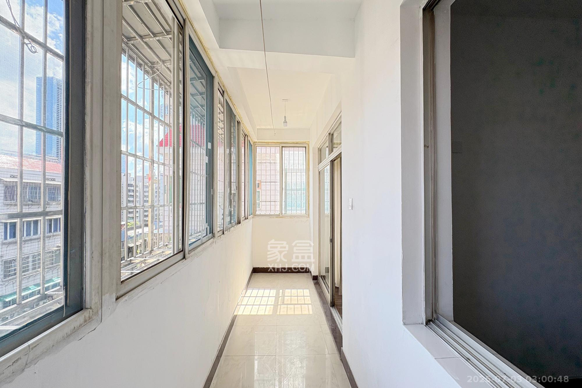 竹园公寓  2室2厅1卫    56.0万 竹园公寓  2室2厅1卫    56.0万阳台