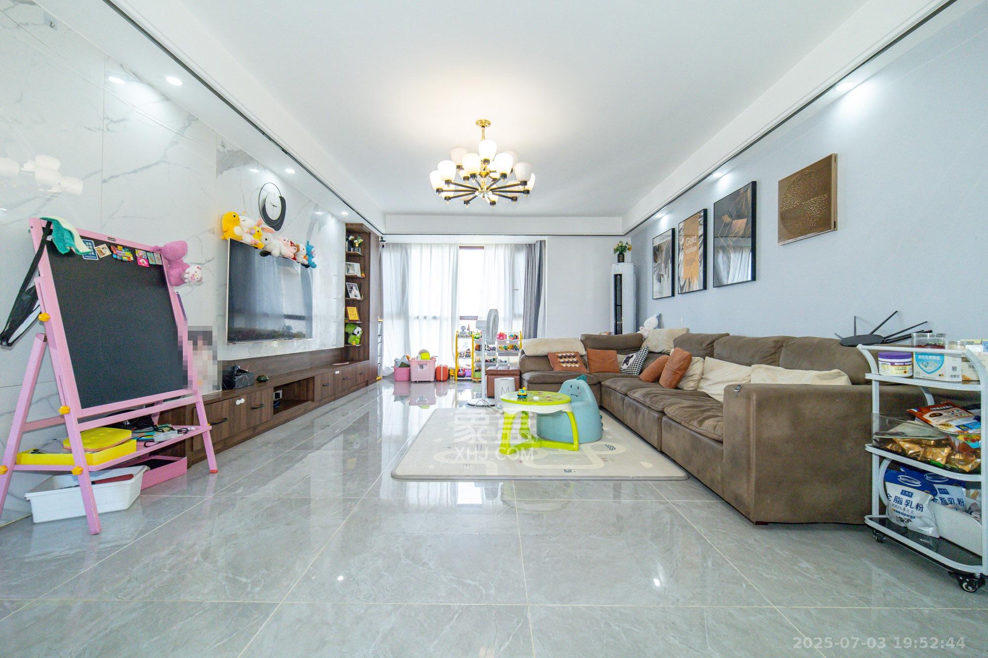 筑梦园 4室2厅2卫 120.0万 筑梦园 4室2厅2卫 120.0万客厅