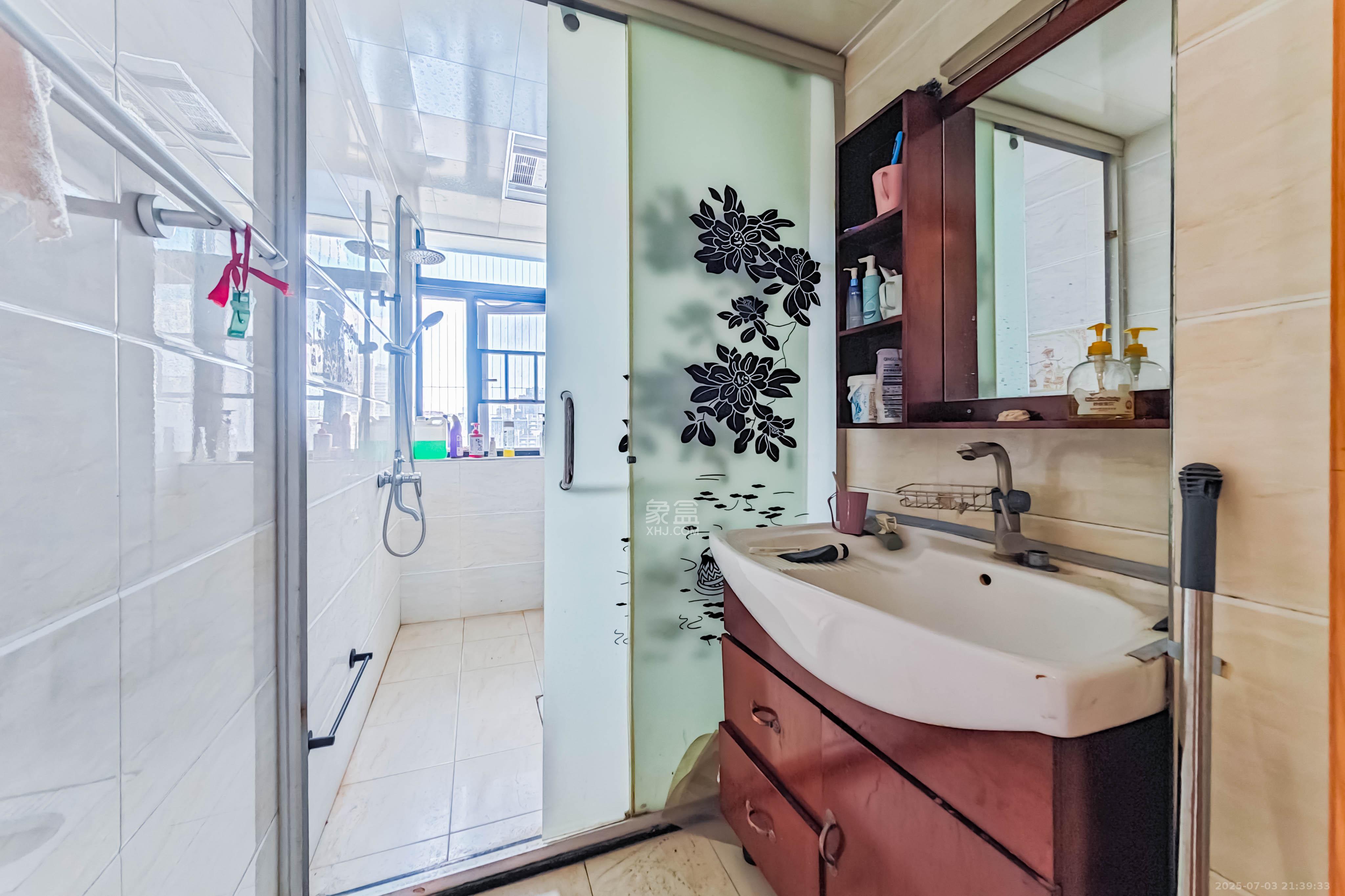 海拔东方 4室2厅2卫 92.0万 海拔东方 4室2厅2卫 92.0万卫生间