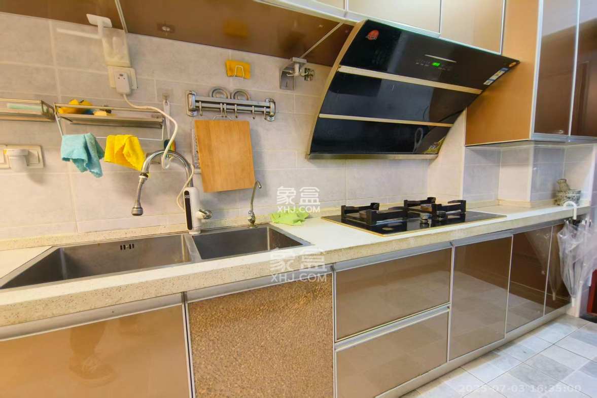 长城万富汇  3室2厅2卫    1800.0元/月 长城万富汇  3室2厅2卫    1800.0元/月室内图