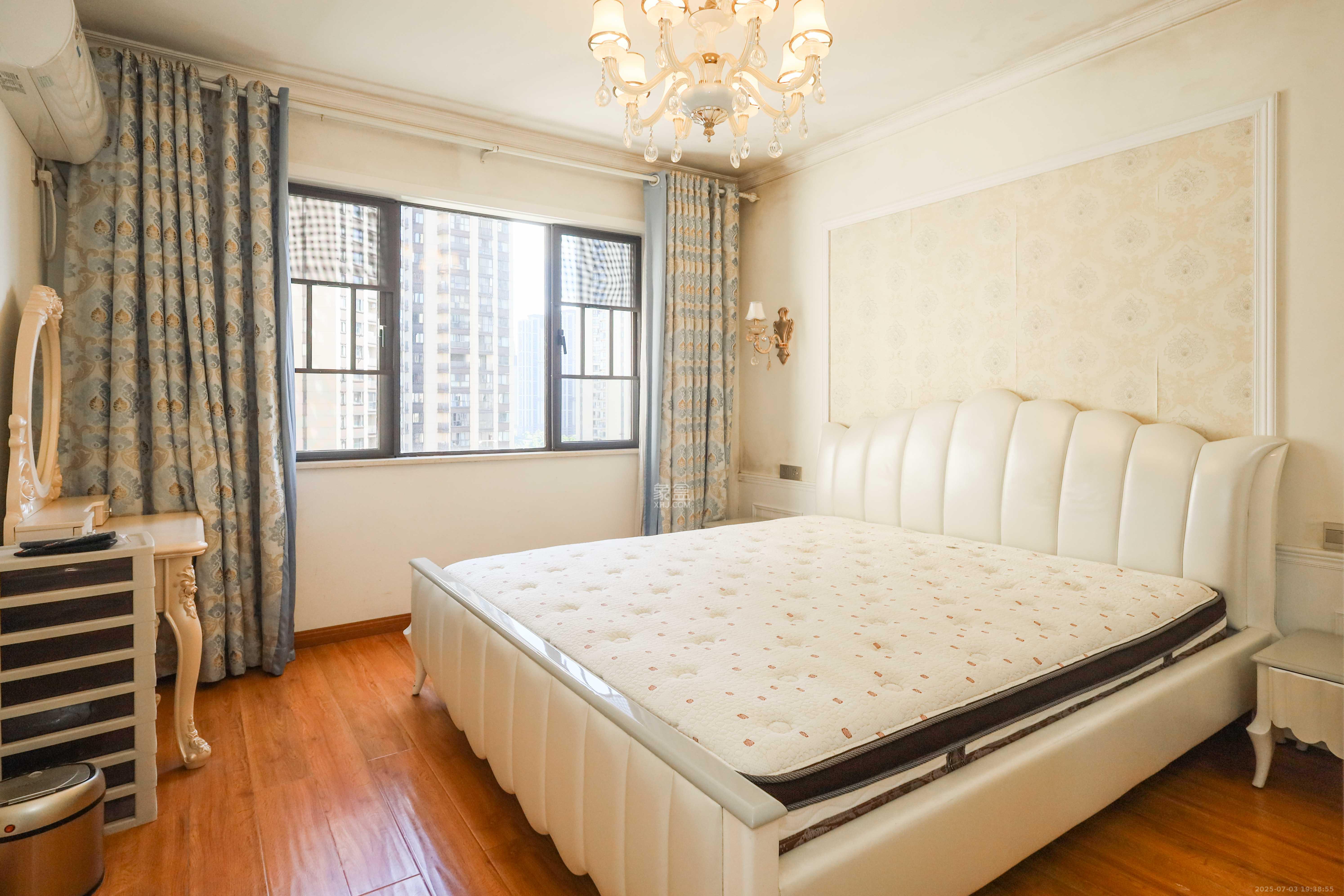 和泓梅溪四季  4室2厅2卫    180.0万 和泓梅溪四季  4室2厅2卫    180.0万卧室