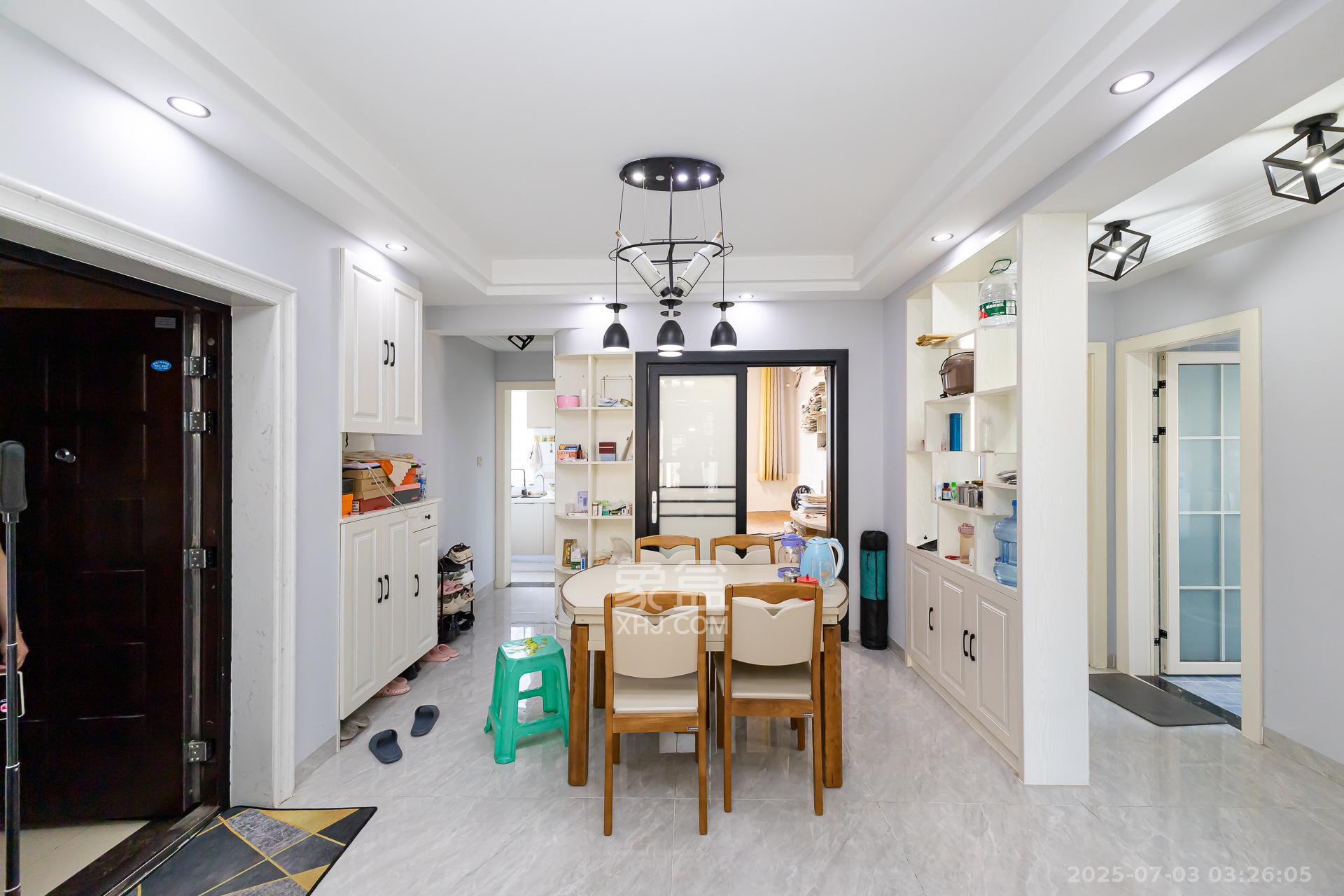 嘉宇银杉(嘉宇西苑) 3室2厅2卫 92.8万 嘉宇银杉(嘉宇西苑) 3室2厅2卫 92.8万客厅