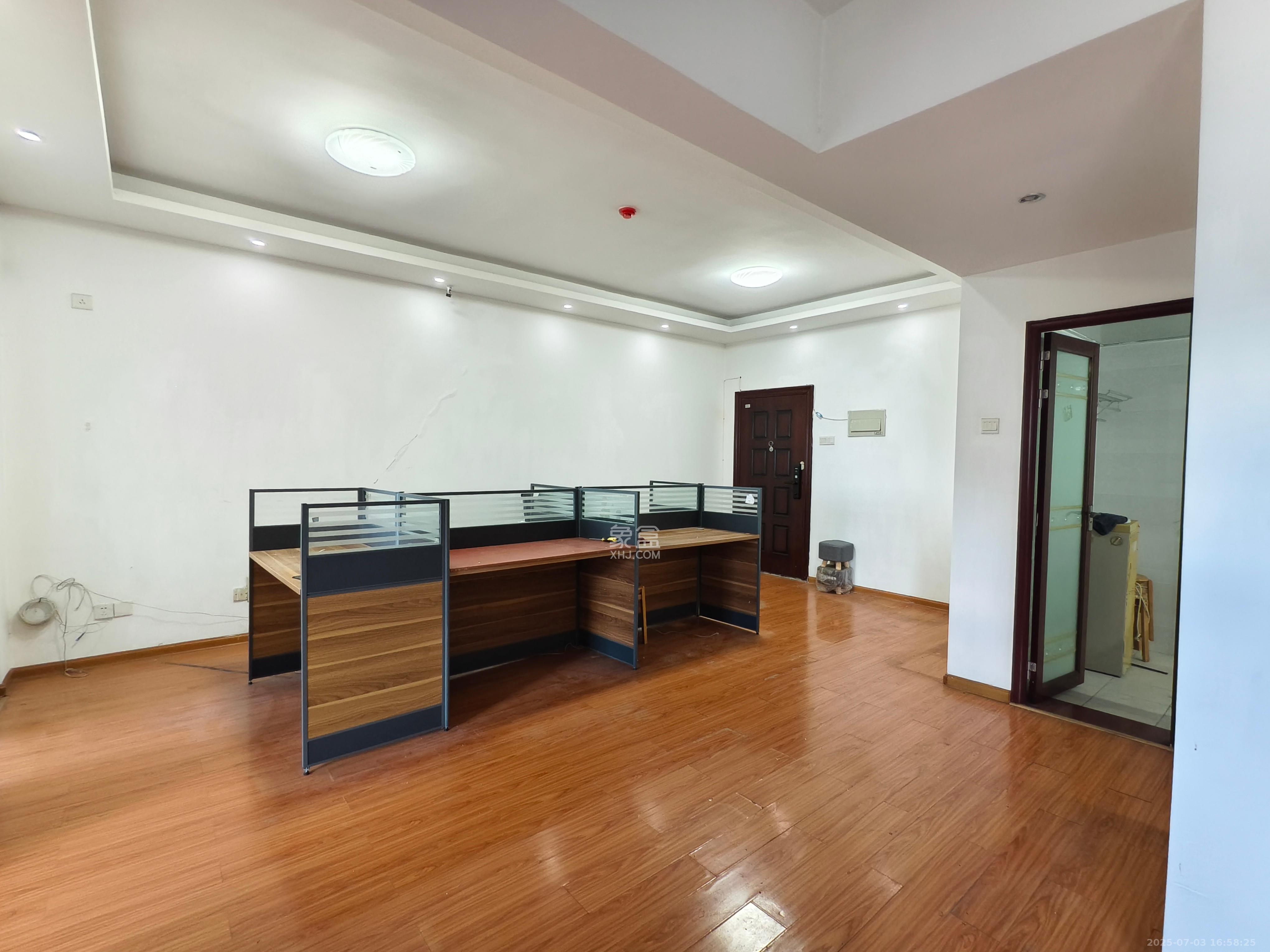 鑫远杰座 2室2厅1卫 2300.0元/月 鑫远杰座 2室2厅1卫 2300.0元/月室内图