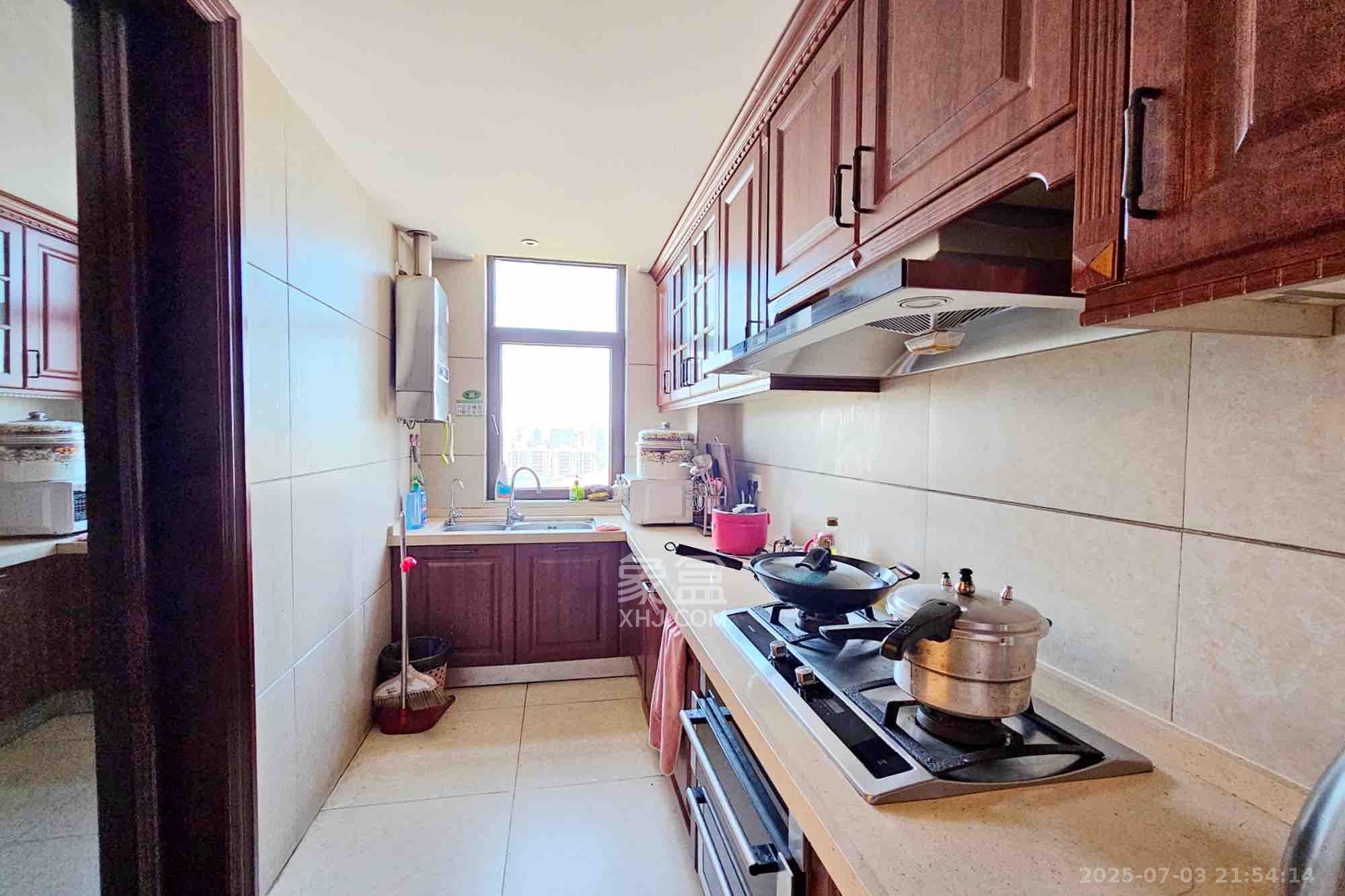 运达中央广场一、二期 4室2厅3卫 12000.0元/月 运达中央广场一、二期 4室2厅3卫 12000.0元/月室内图