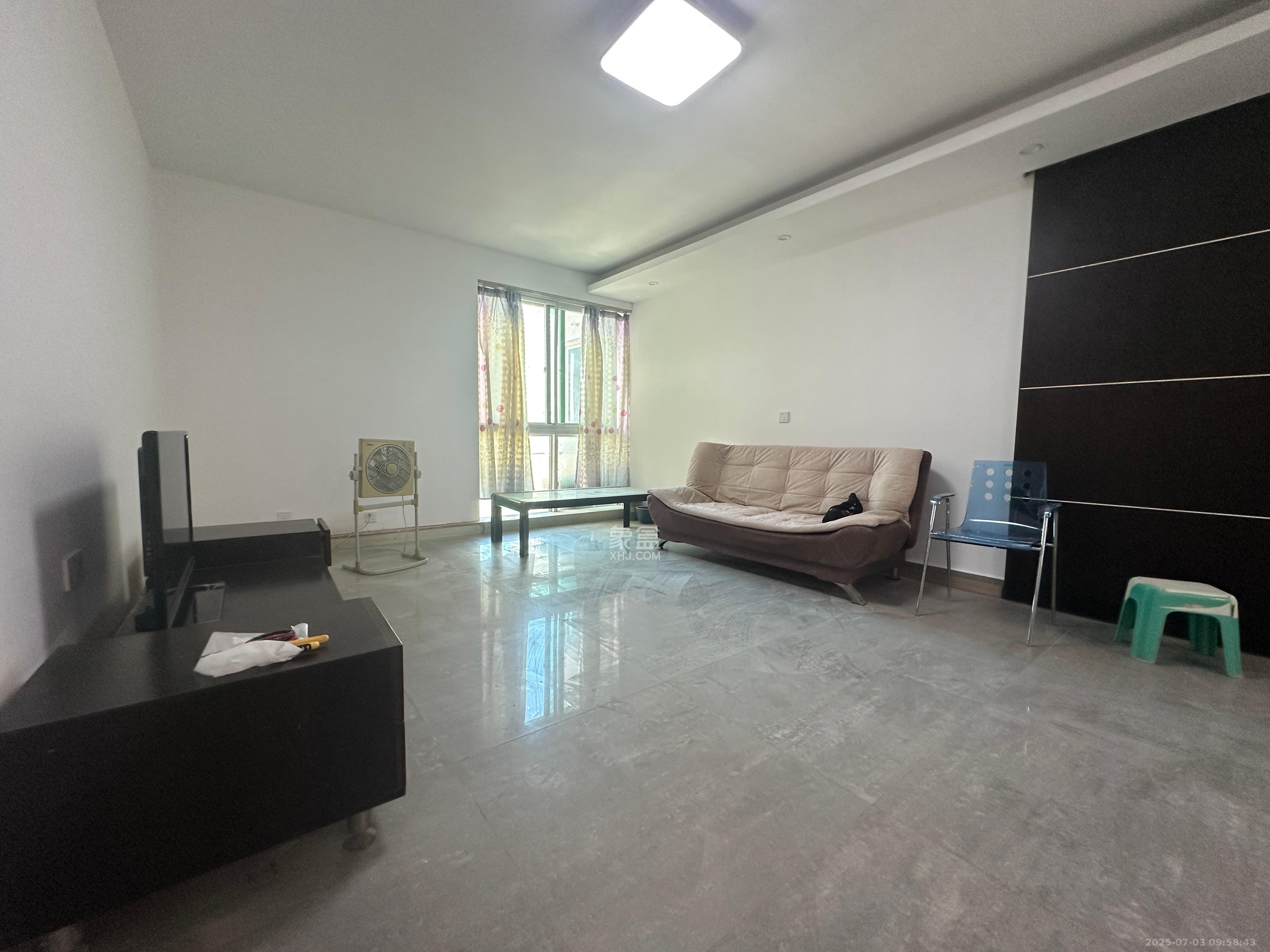 恩瑞麓山名园(龙王港小区)  3室2厅2卫    2400.0元/月 恩瑞麓山名园(龙王港小区)  3室2厅2卫    2400.0元/月