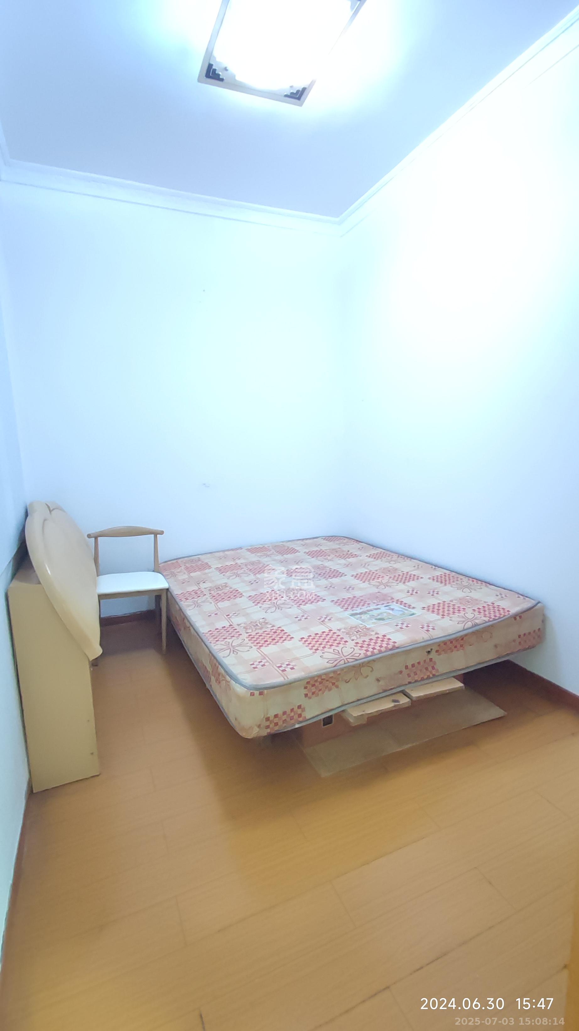 二机小区 3室1厅1卫 1600.0元/月 二机小区 3室1厅1卫 1600.0元/月室内图