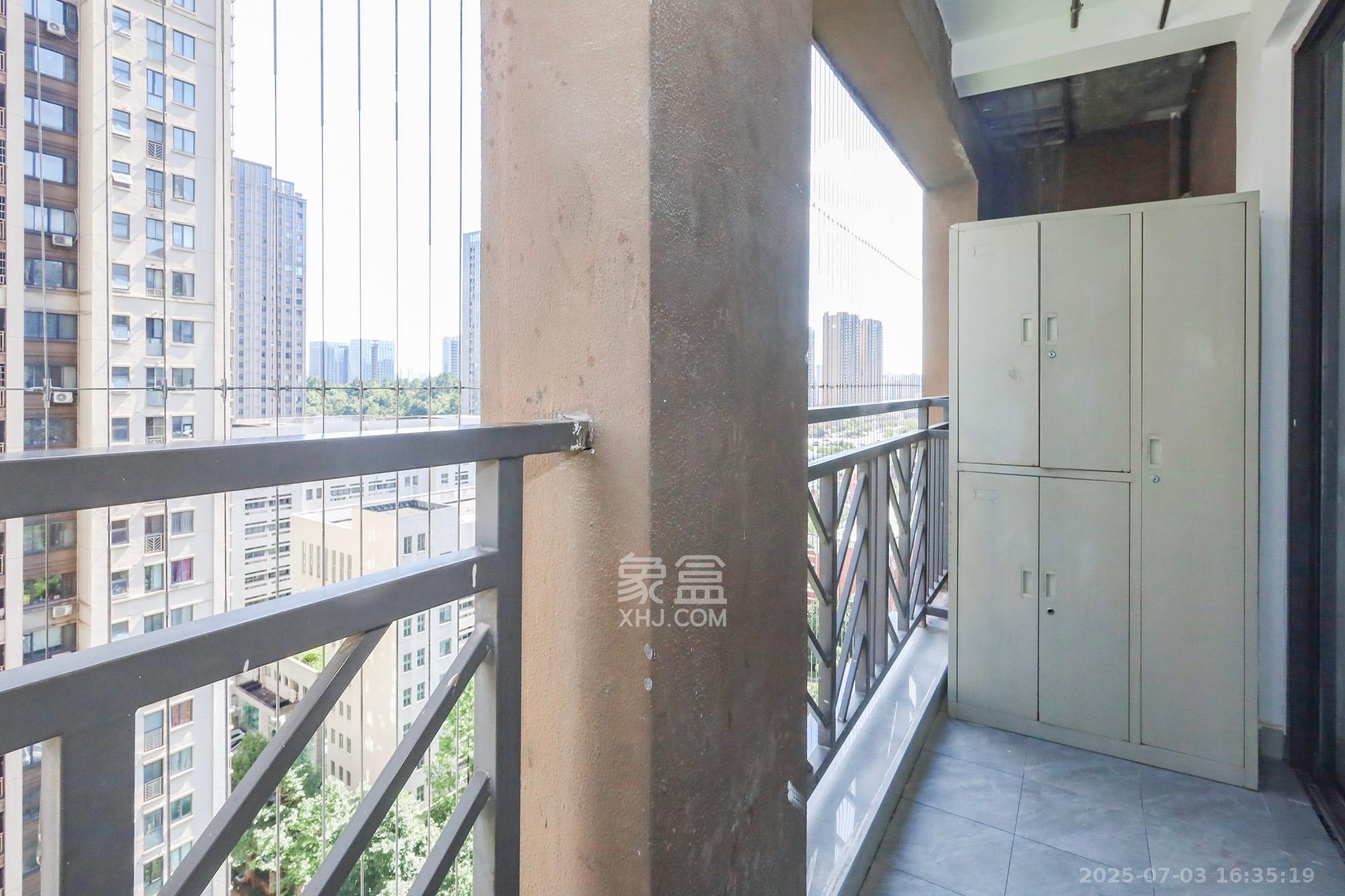 旭辉藏郡（藏郡、旭湘华府)  3室2厅1卫   248.00万阳台