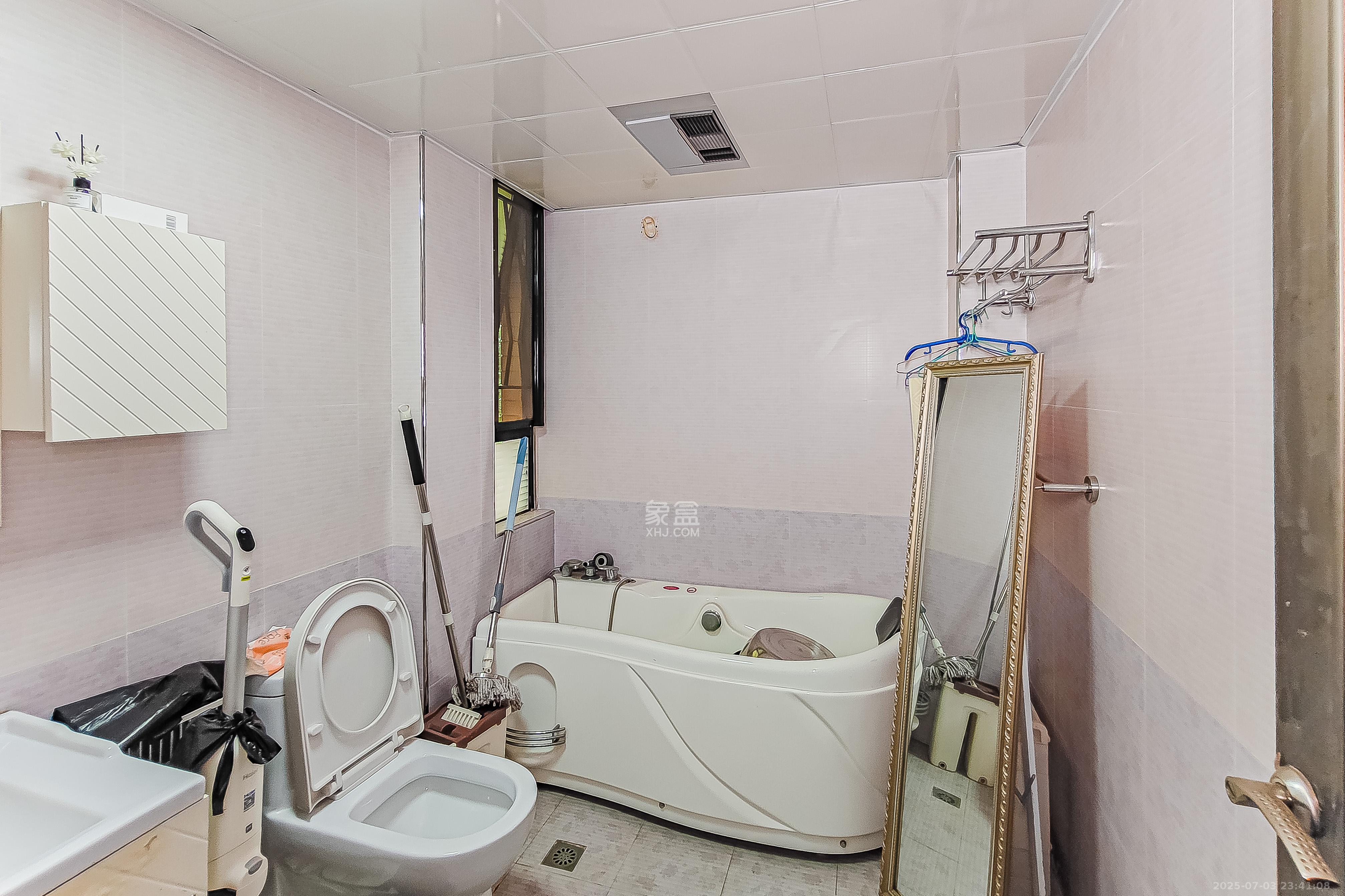 华润凤凰城一期 4室2厅2卫 100.0万 华润凤凰城一期 4室2厅2卫 100.0万卫生间