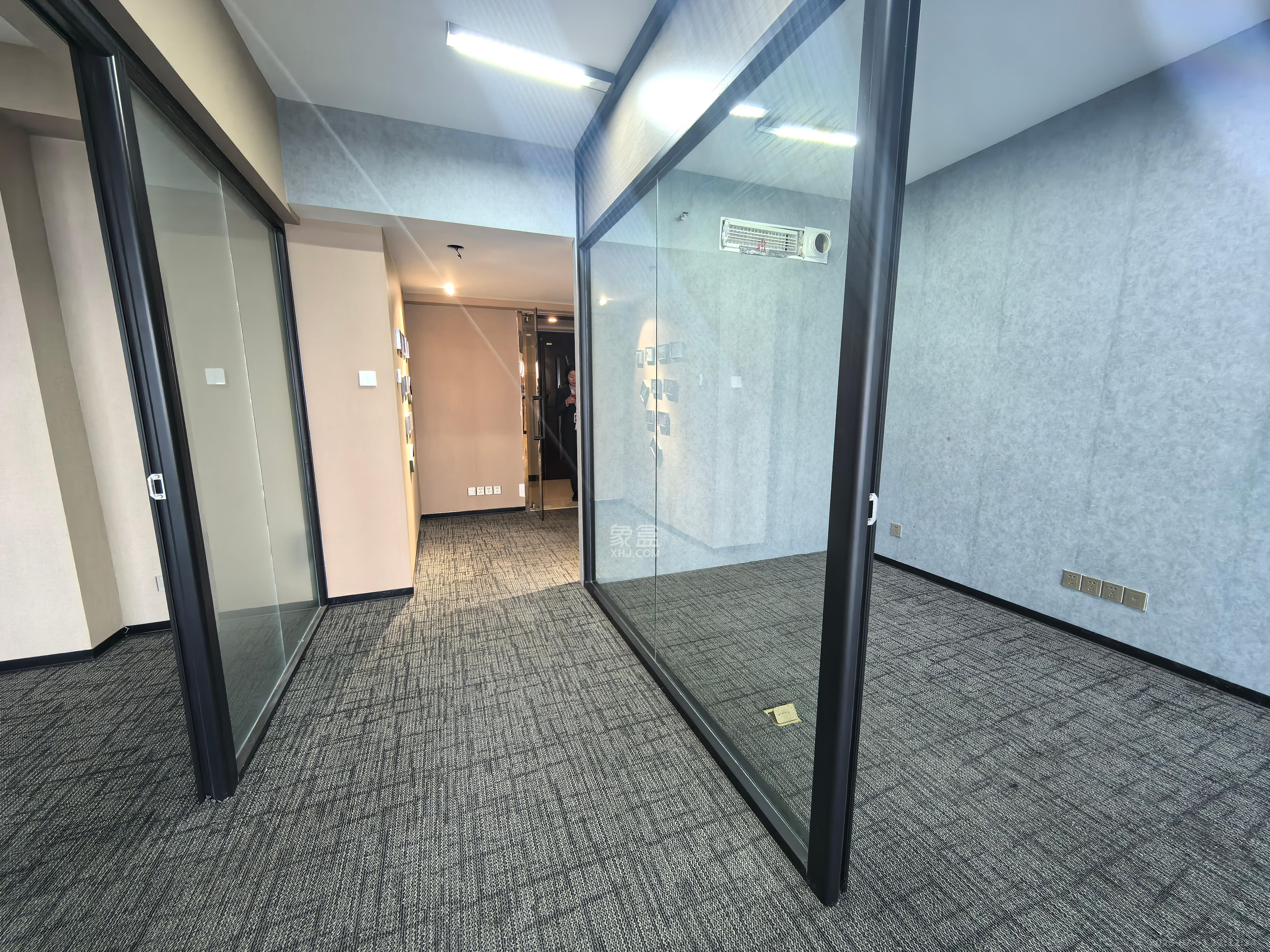 保利国际广场 1室1厅1卫 6500.0元/月 保利国际广场 1室1厅1卫 6500.0元/月室内图