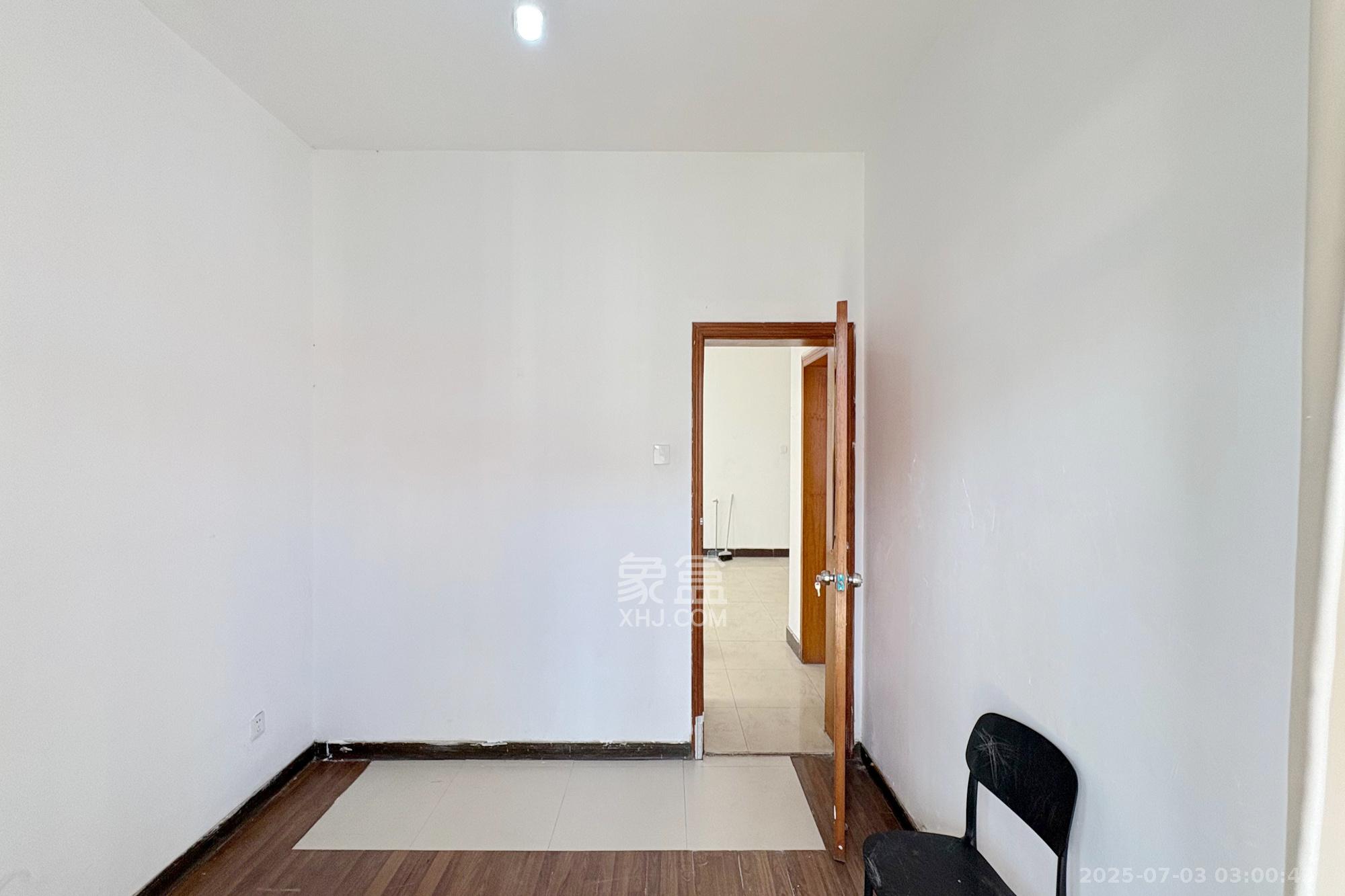 竹园公寓  2室2厅1卫    56.0万 竹园公寓  2室2厅1卫    56.0万卧室