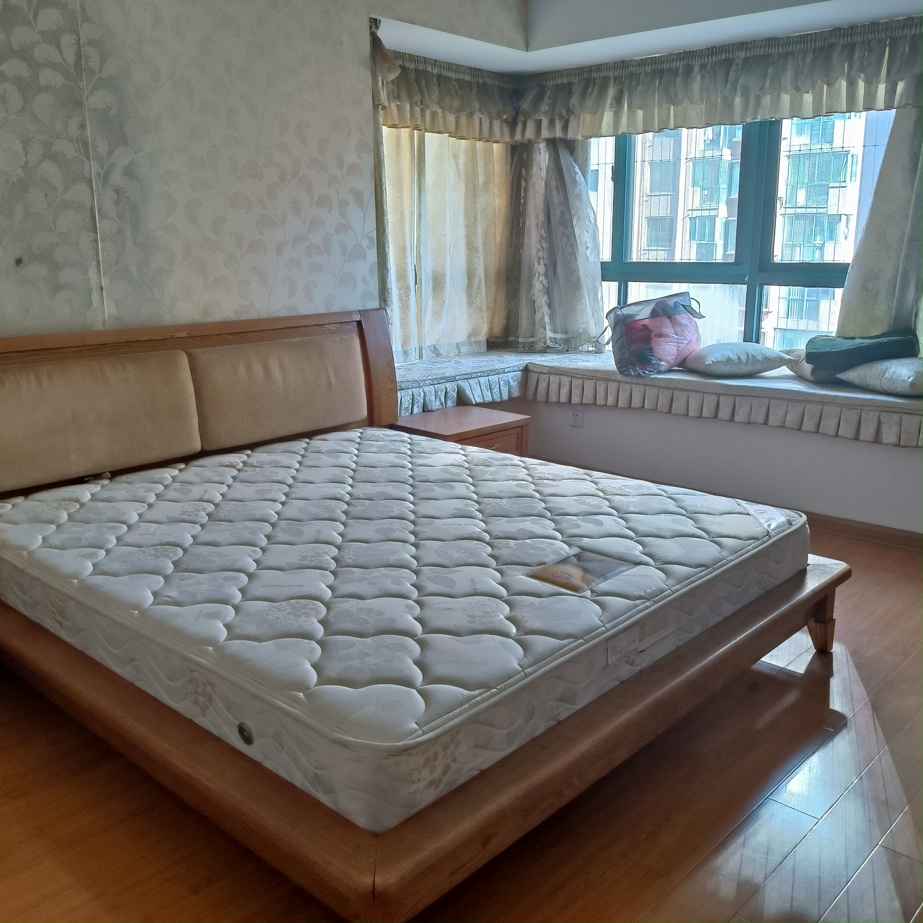 雅士林湘苑一期  3室2厅2卫    2200.0元/月室内图