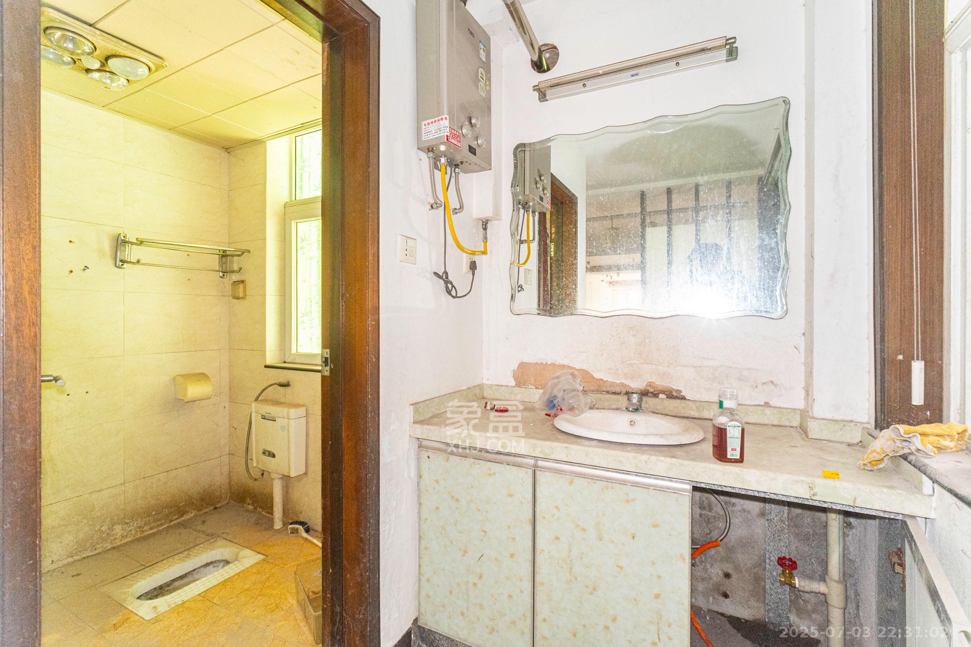 农行金穗小区(农行金穗家园)  4室2厅2卫    79.8万 农行金穗小区(农行金穗家园)  4室2厅2卫    79.8万卫生间