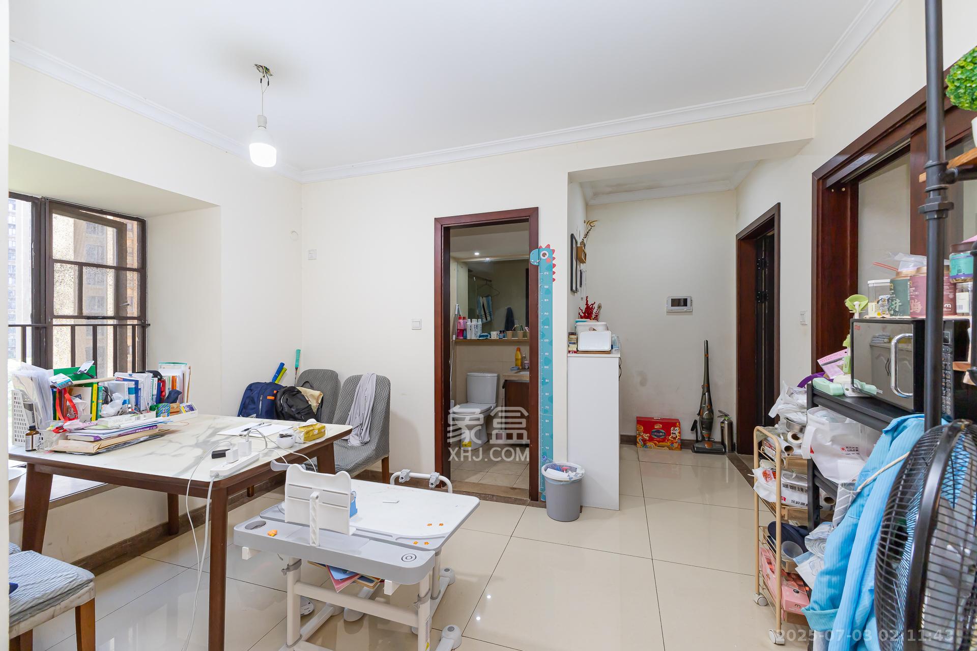 时代倾城一期 1室2厅1卫 85.0万 时代倾城一期 1室2厅1卫 85.0万客厅