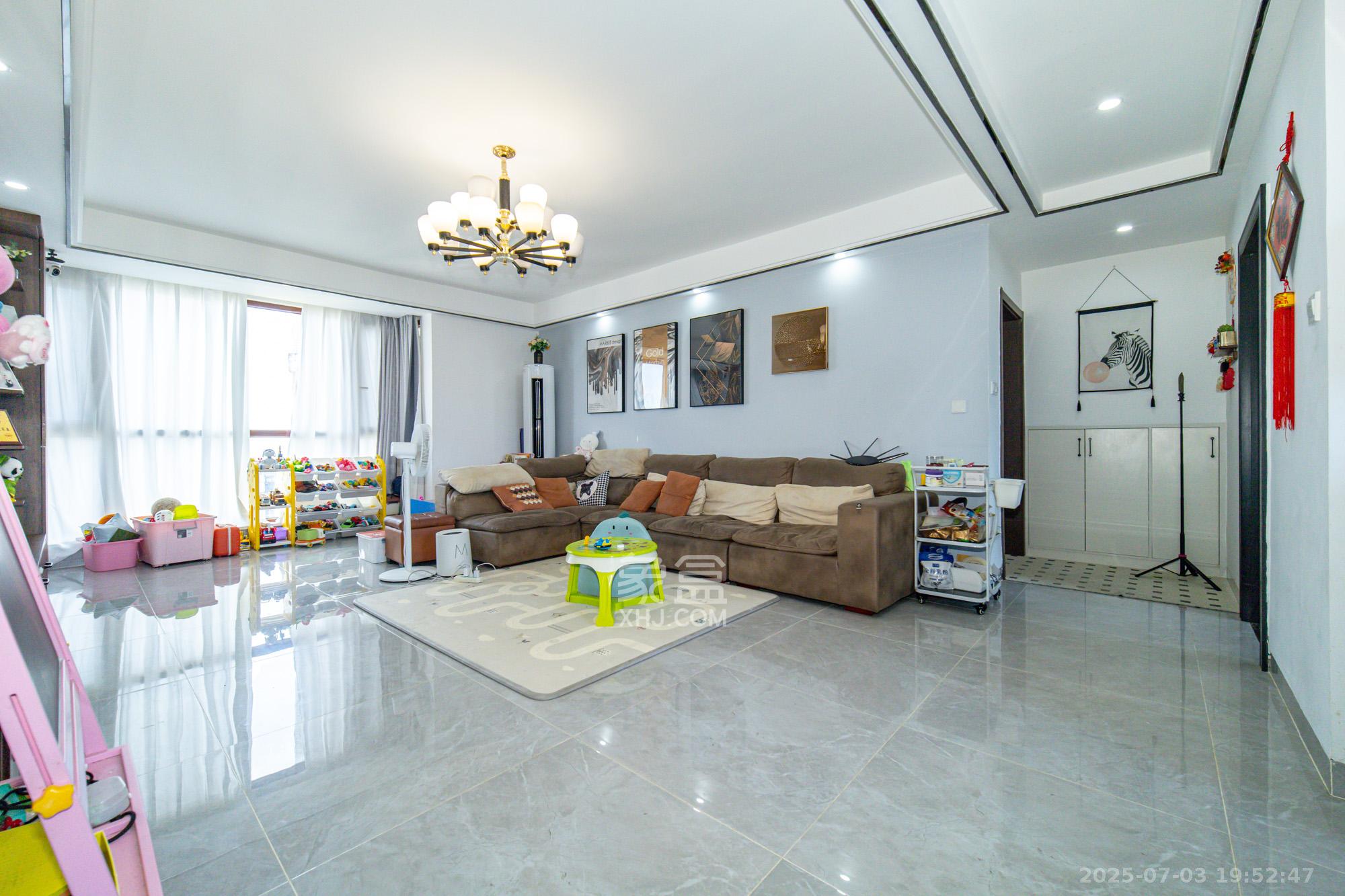 筑梦园 4室2厅2卫 120.0万 筑梦园 4室2厅2卫 120.0万客厅