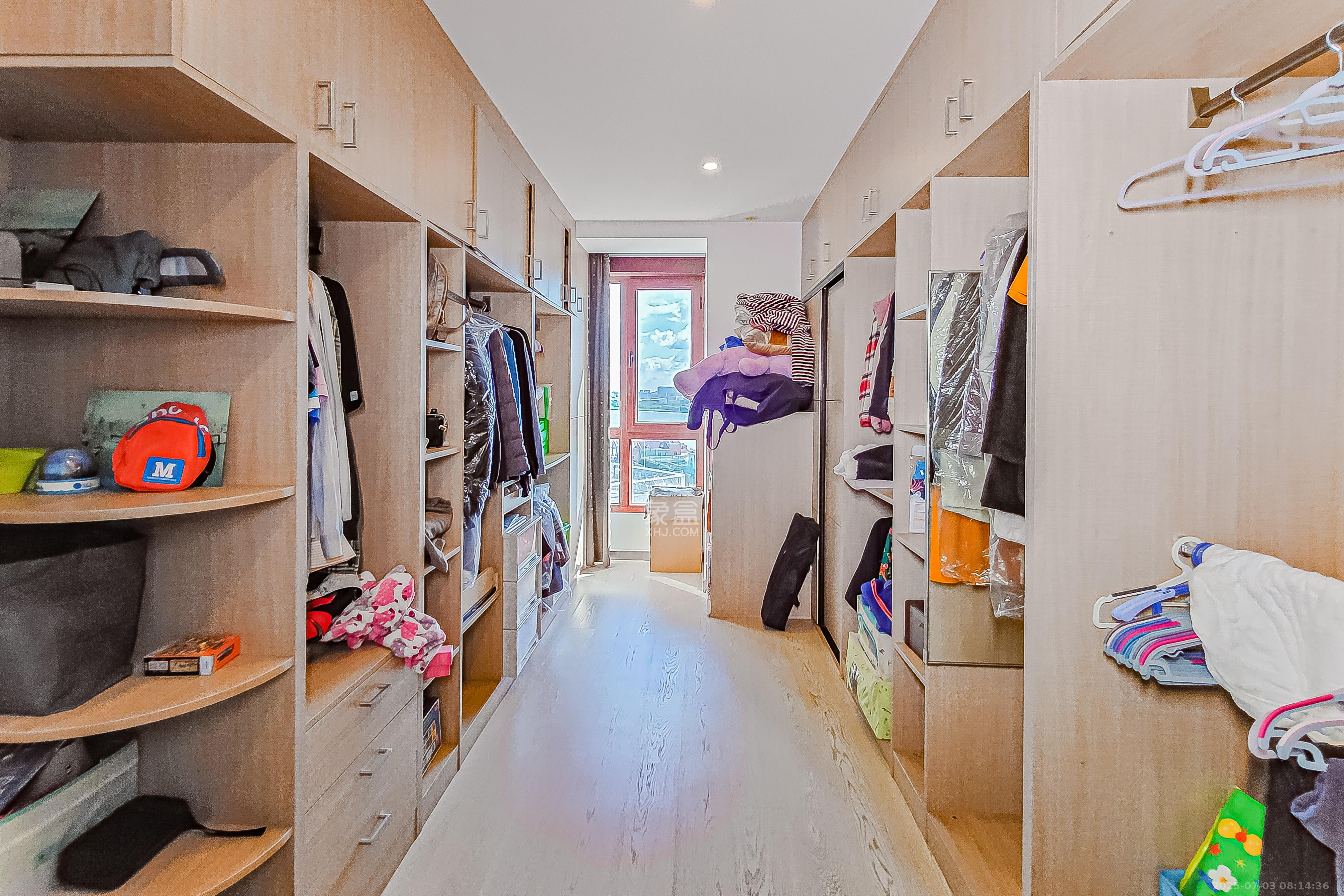 保利国际广场 4室2厅3卫 780.0万 保利国际广场 4室2厅3卫 780.0万卧室