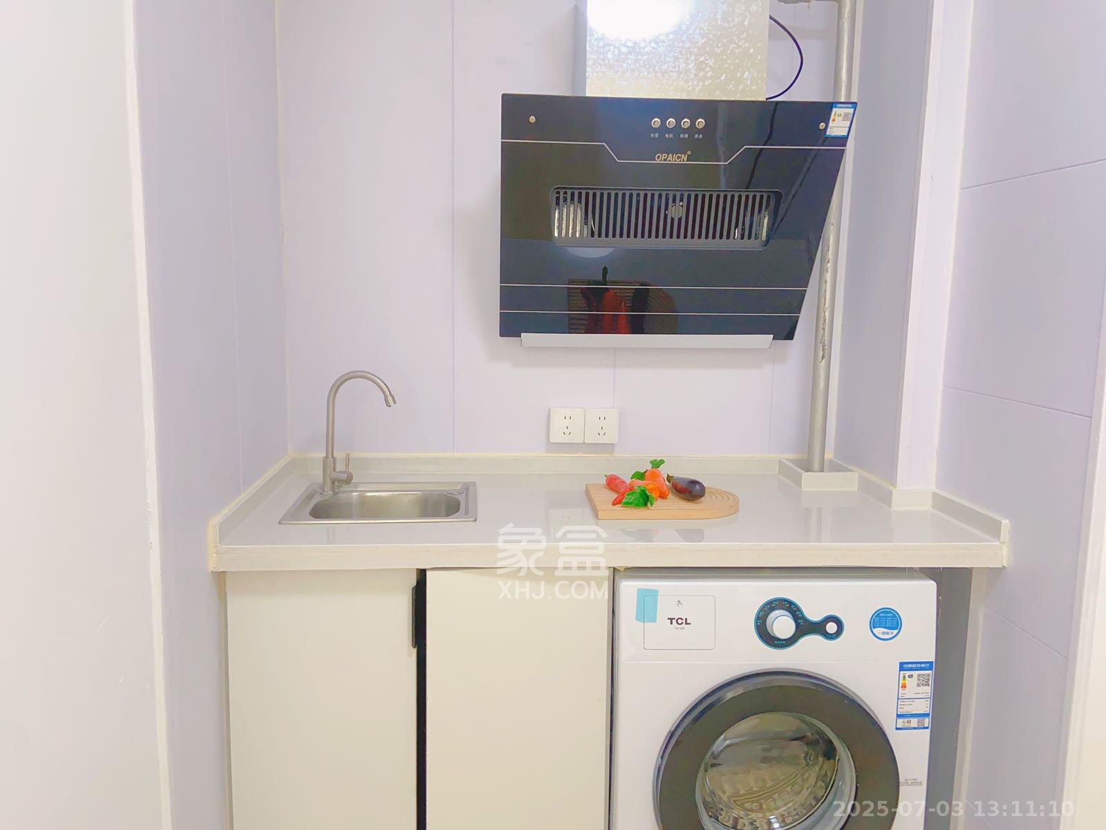 摩天一号  1室0厅0卫    2300.0元/月 摩天一号  1室0厅0卫    2300.0元/月室内图