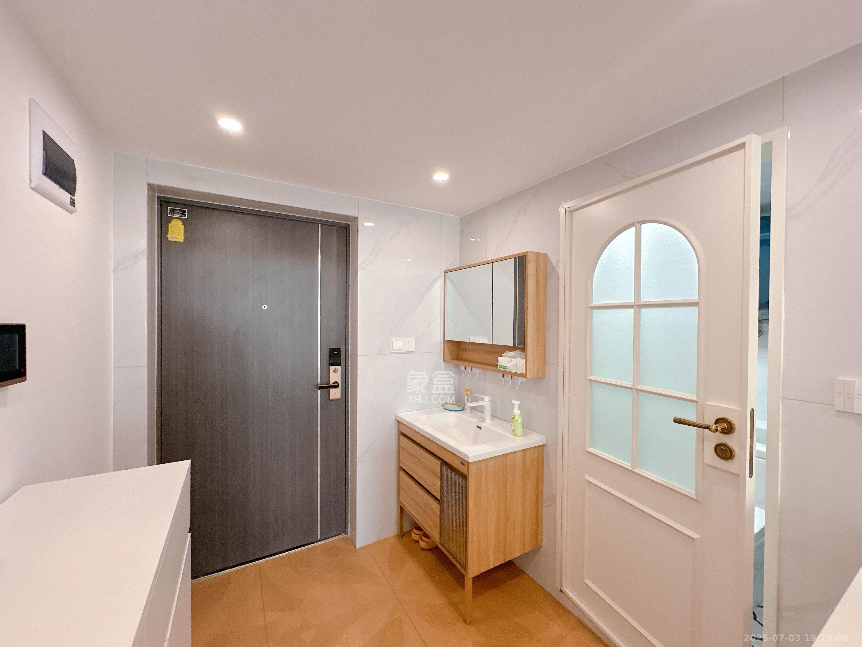 复地滨江金融中心 2室1厅1卫 3200.0元/月 复地滨江金融中心 2室1厅1卫 3200.0元/月室内图