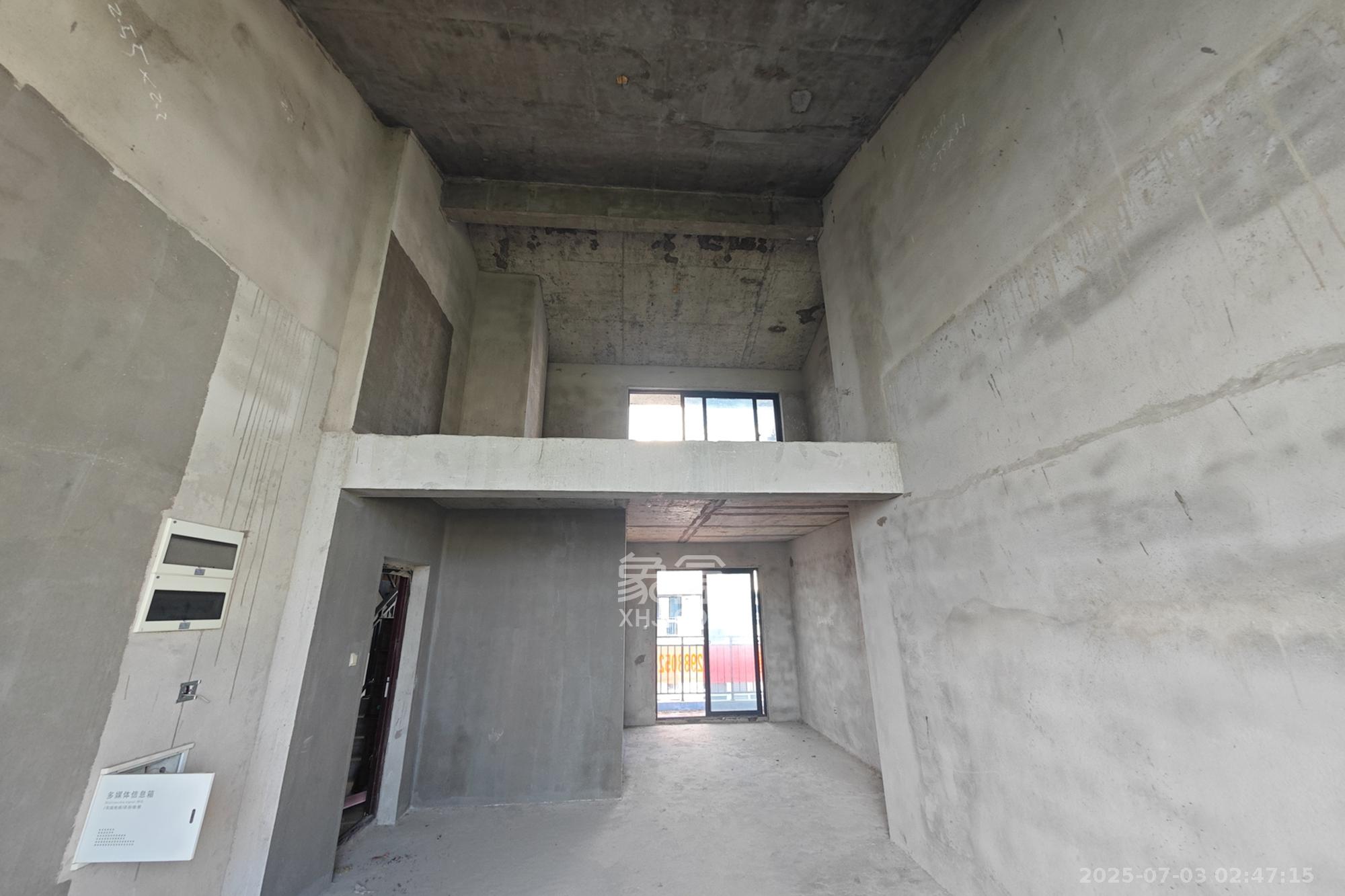 时光潇湘学府(浔学苑) 6室3厅4卫 75.0万 时光潇湘学府(浔学苑) 6室3厅4卫 75.0万客厅