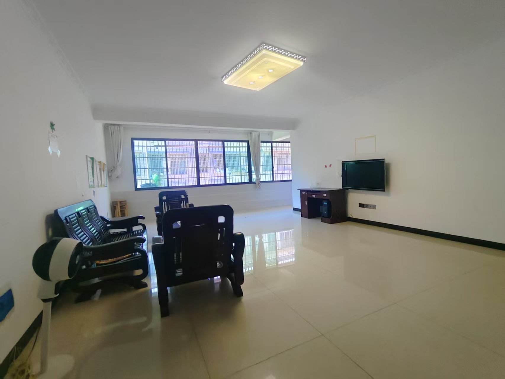 明月小区  3室2厅2卫   1180.00元/月室内图