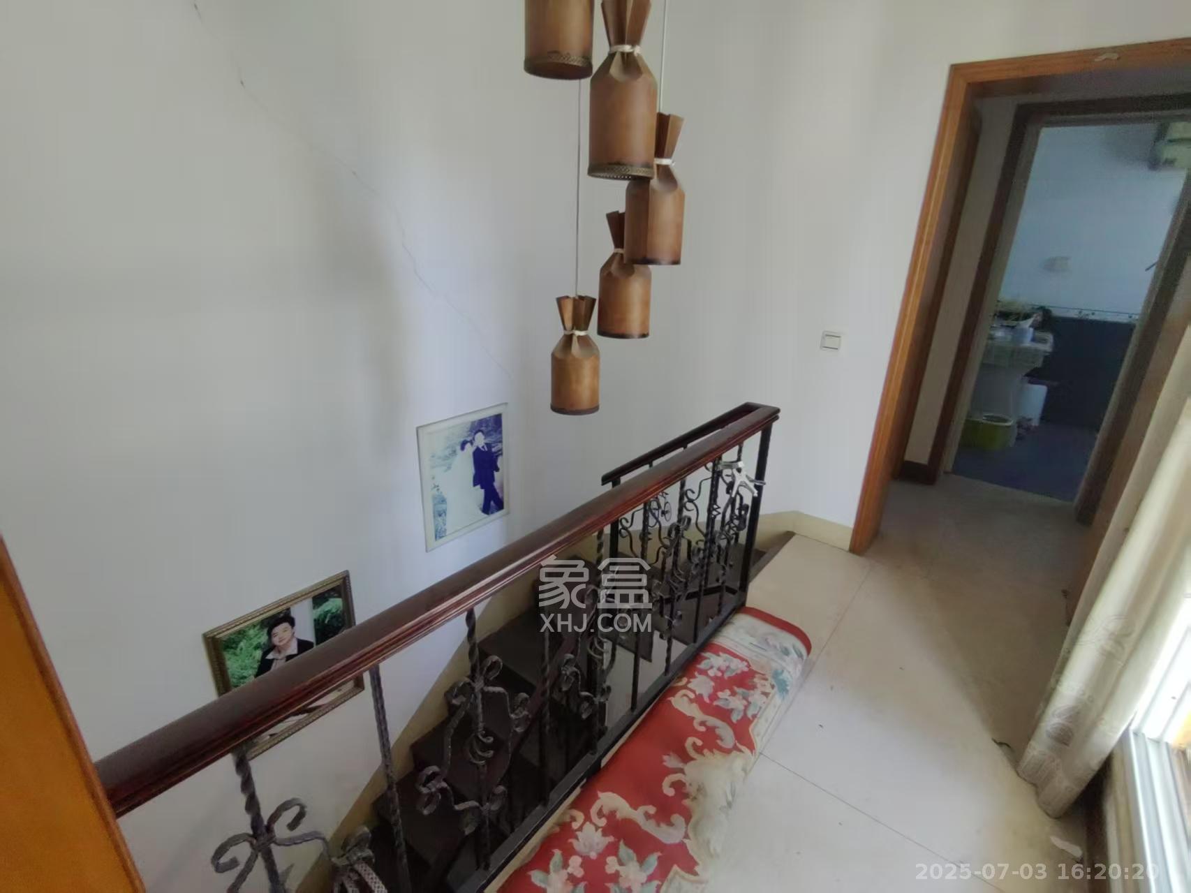 东南明苑 5室2厅2卫 2500.0元/月 东南明苑 5室2厅2卫 2500.0元/月室内图