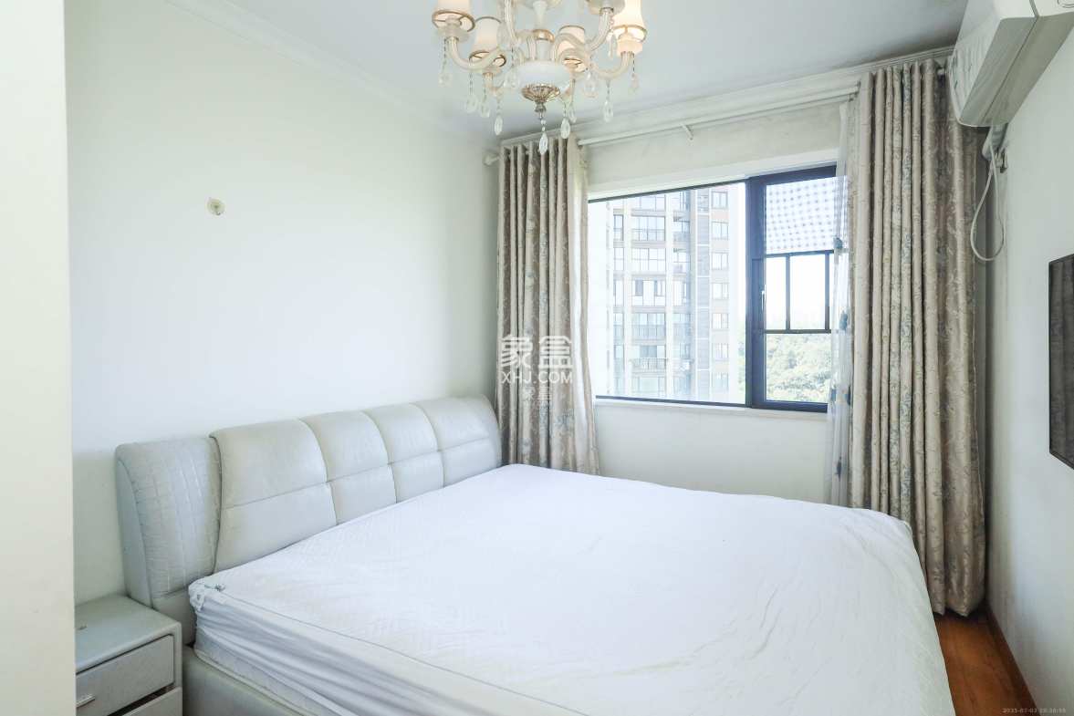 和泓梅溪四季  4室2厅2卫    180.0万 和泓梅溪四季  4室2厅2卫    180.0万卧室