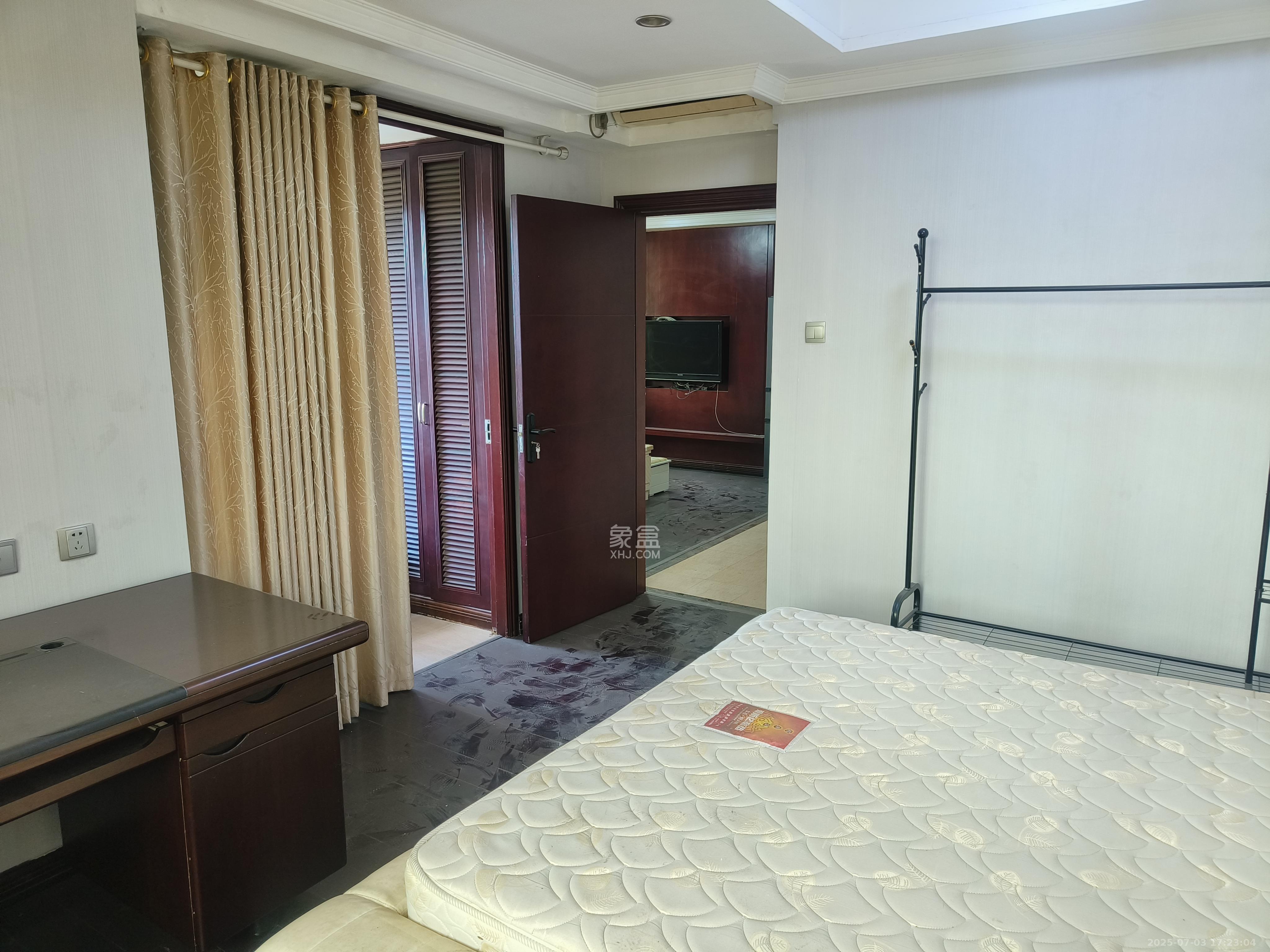 沁园春御院  1室1厅1卫    2000.0元/月 沁园春御院  1室1厅1卫    2000.0元/月室内图