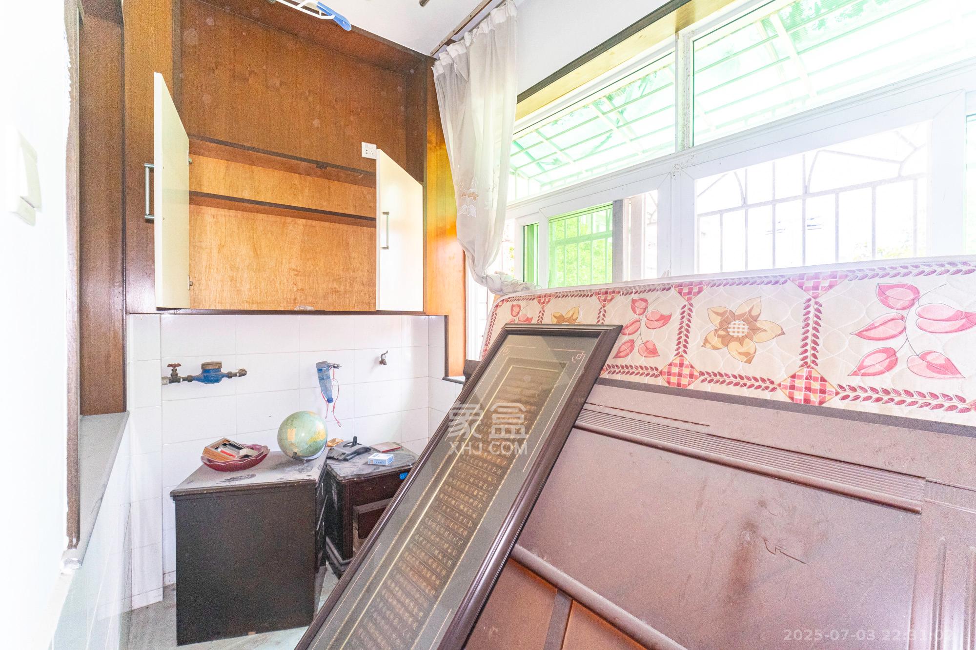 农行金穗小区(农行金穗家园)  4室2厅2卫    79.8万 农行金穗小区(农行金穗家园)  4室2厅2卫    79.8万阳台