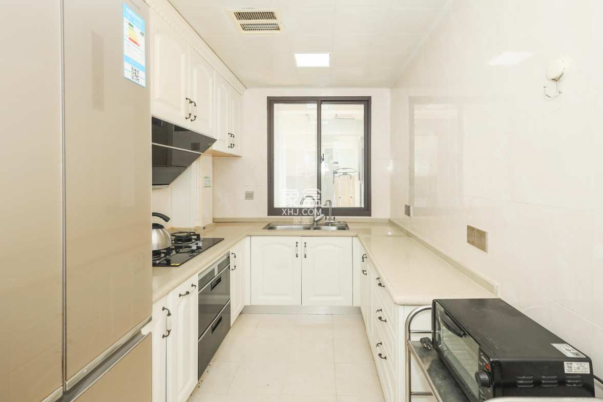 和泓梅溪四季  4室2厅2卫    180.0万 和泓梅溪四季  4室2厅2卫    180.0万厨房