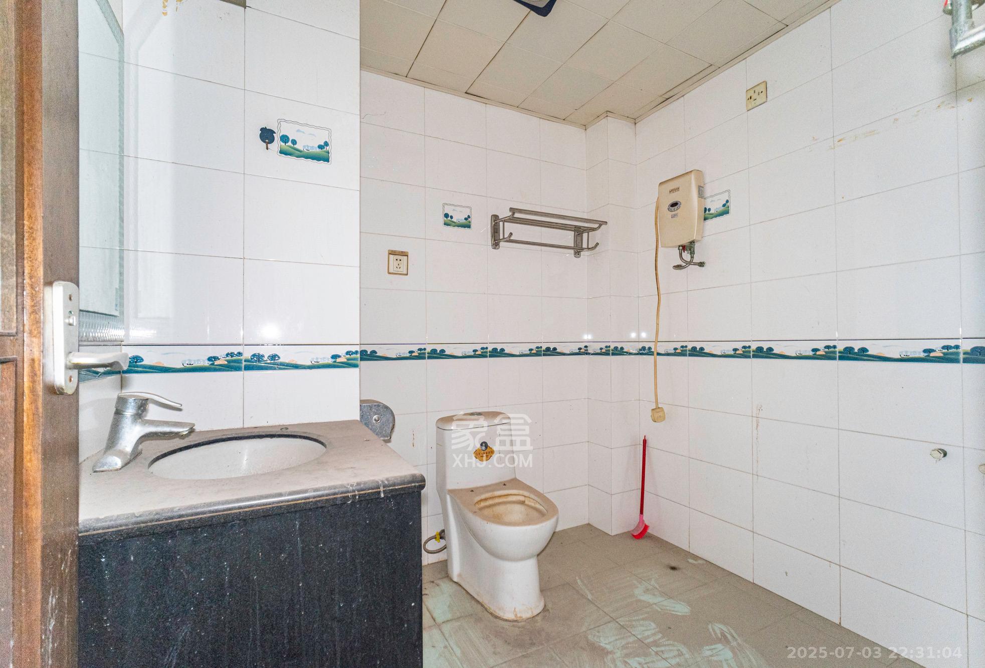 农行金穗小区(农行金穗家园)  4室2厅2卫    79.8万 农行金穗小区(农行金穗家园)  4室2厅2卫    79.8万卫生间