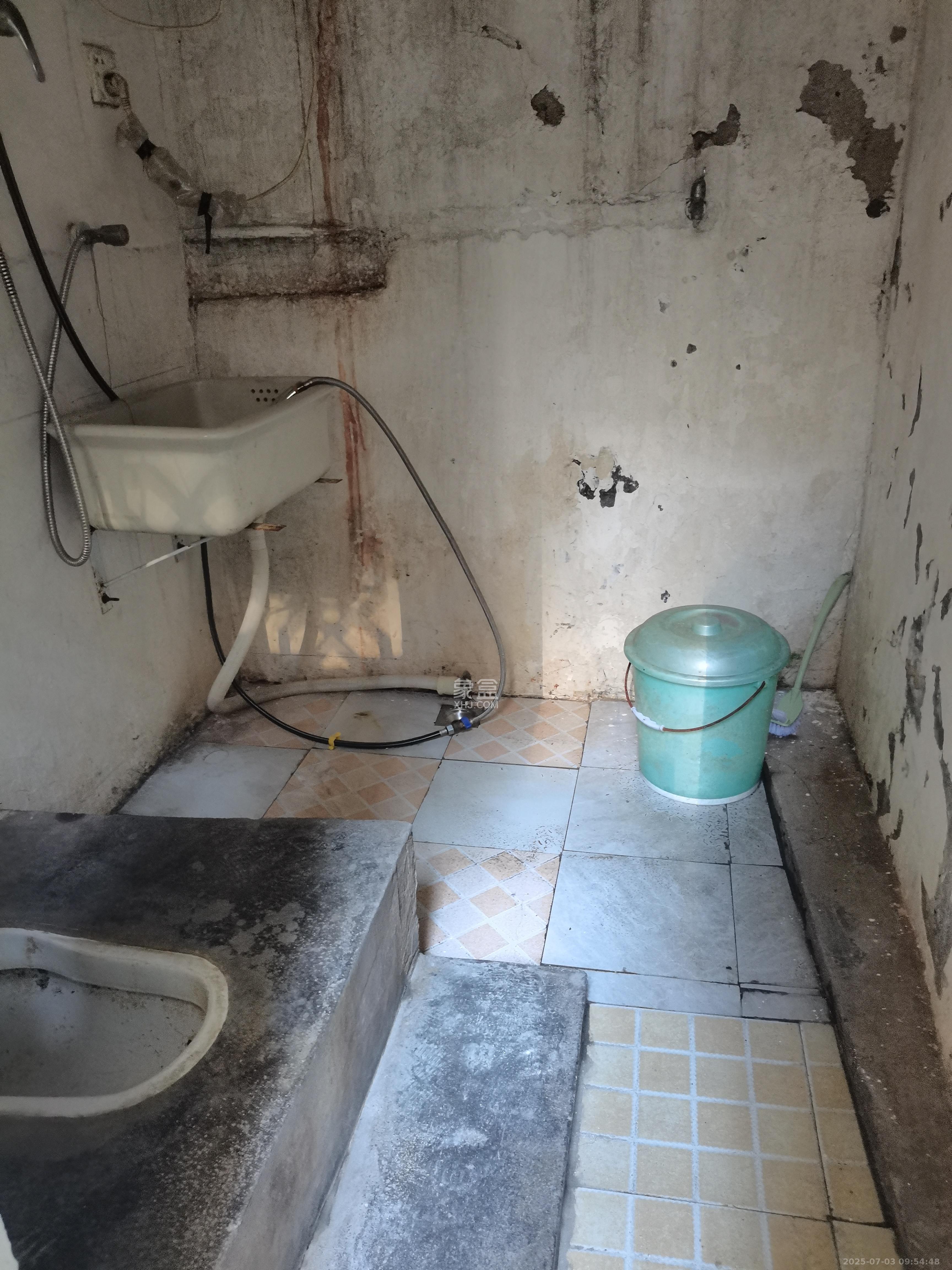 复兴街(陈家巷)散盘 1室1厅1卫 1200.0元/月 复兴街(陈家巷)散盘 1室1厅1卫 1200.0元/月室内图