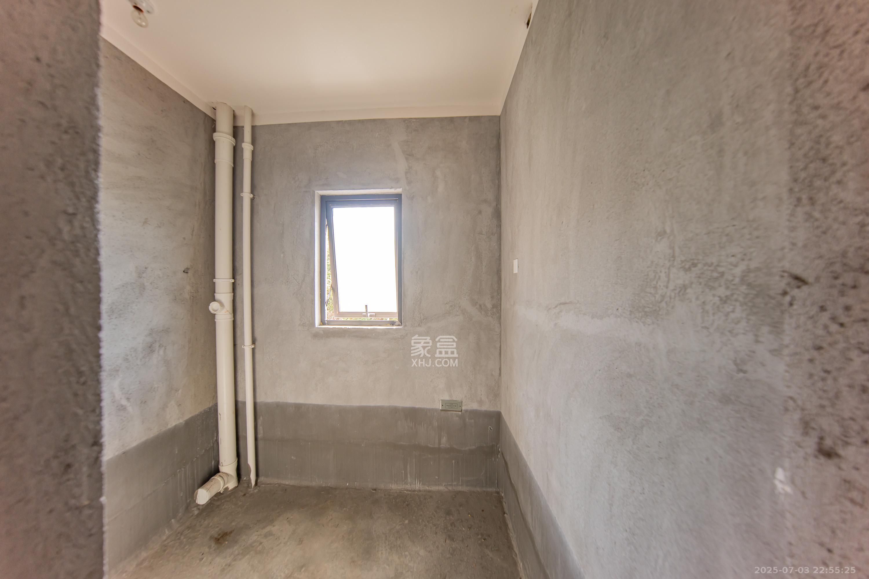 南山天岳 4室2厅1卫 358.0万 南山天岳 4室2厅1卫 358.0万卫生间