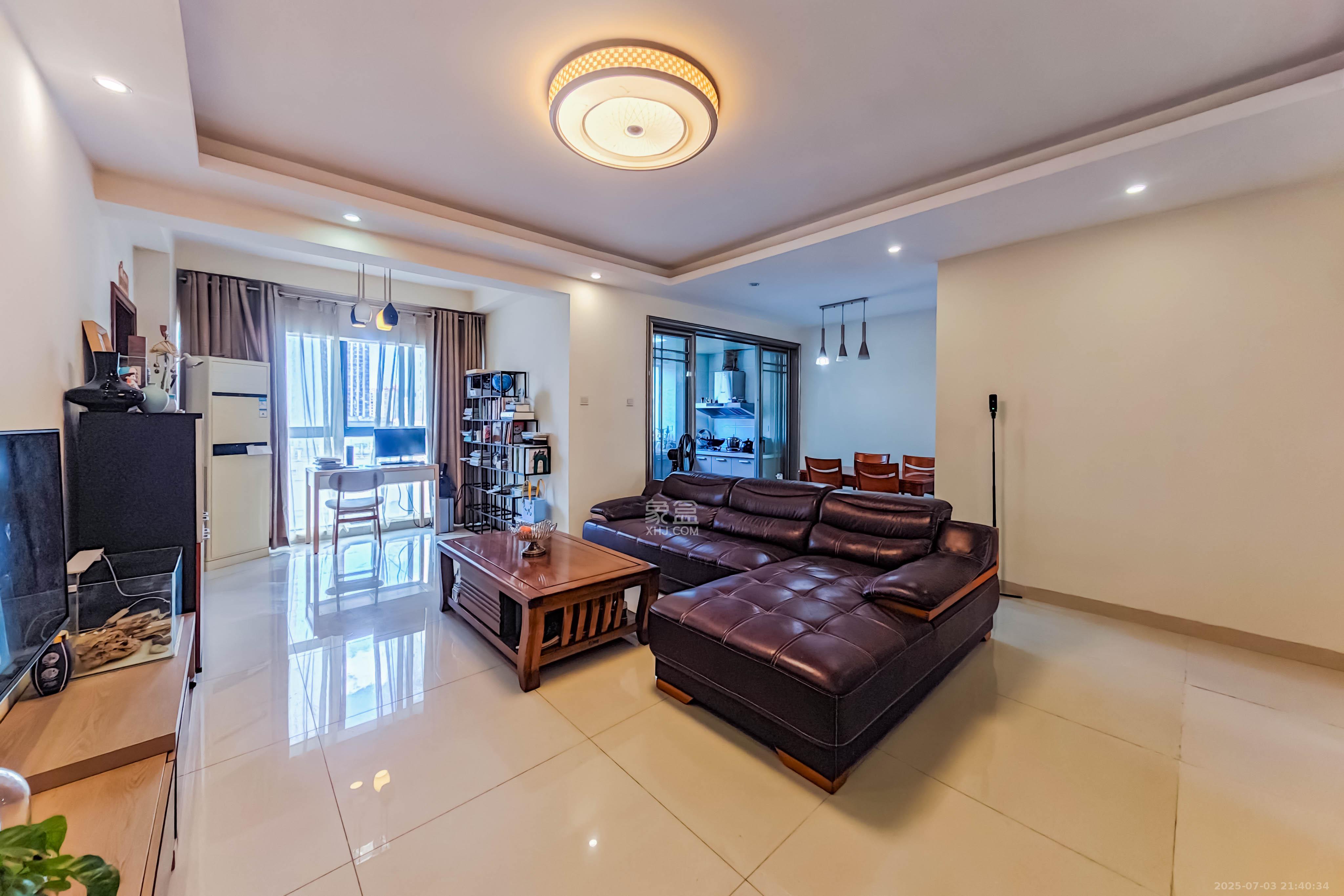 中城丽景香山园 3室2厅2卫 128.80万 中城丽景香山园 3室2厅2卫 128.80万客厅