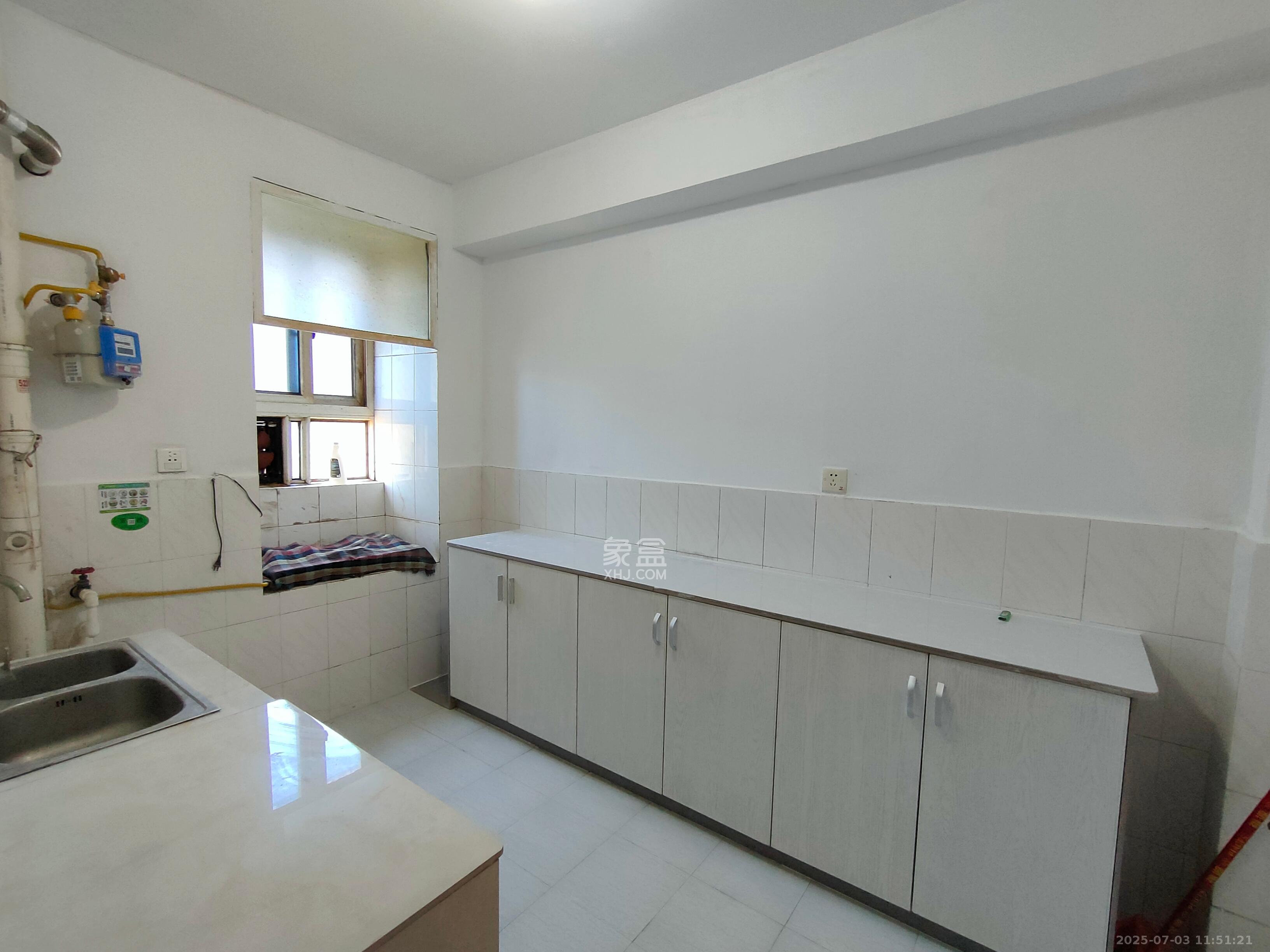 涂家冲社区(涂新小区、农商银行宿舍) 3室2厅1卫 2200.0元/月 涂家冲社区(涂新小区、农商银行宿舍) 3室2厅1卫 2200.0元/月室内图