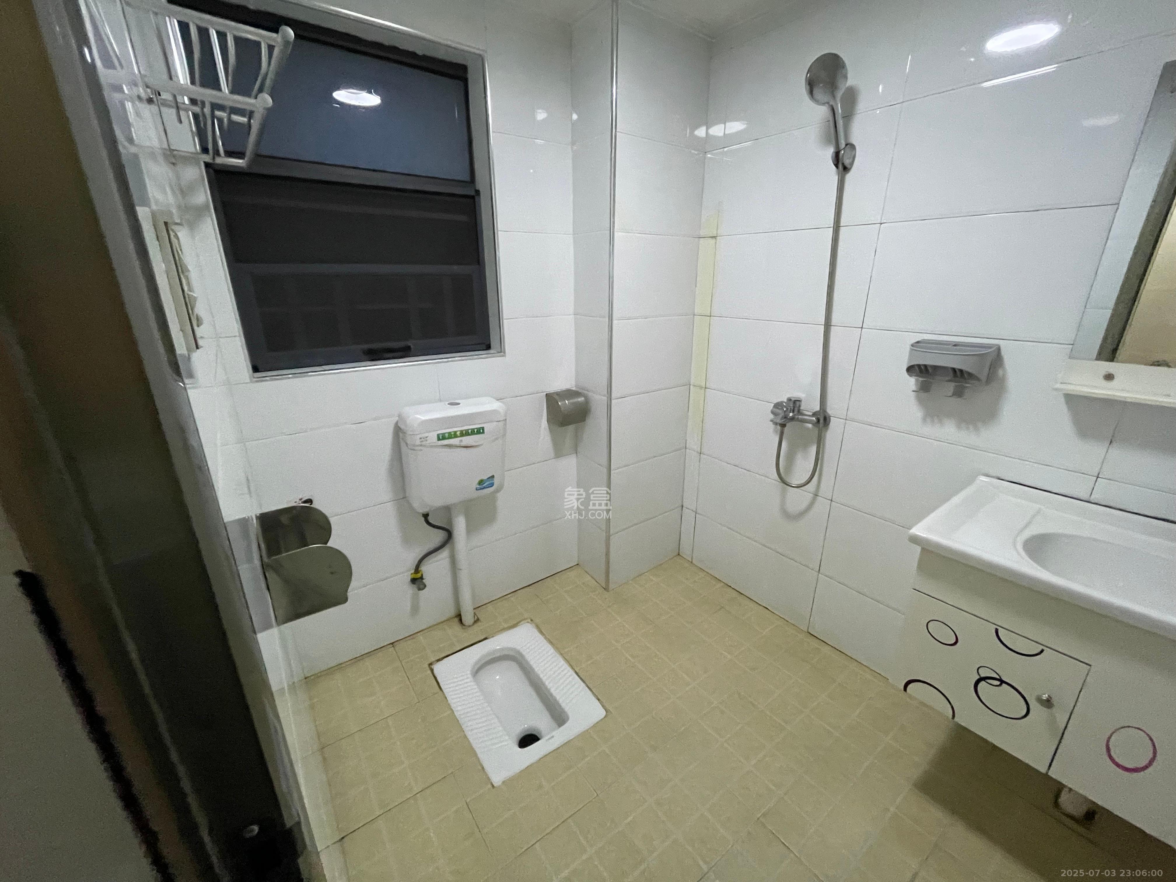 东驿竹园 3室2厅2卫 2400.0元/月 东驿竹园 3室2厅2卫 2400.0元/月室内图