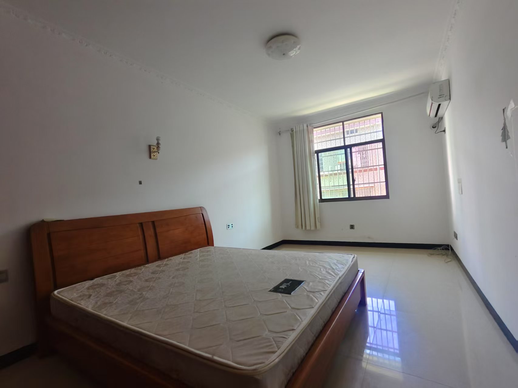 明月小区 3室2厅2卫 1180.0元/月 明月小区 3室2厅2卫 1180.0元/月室内图